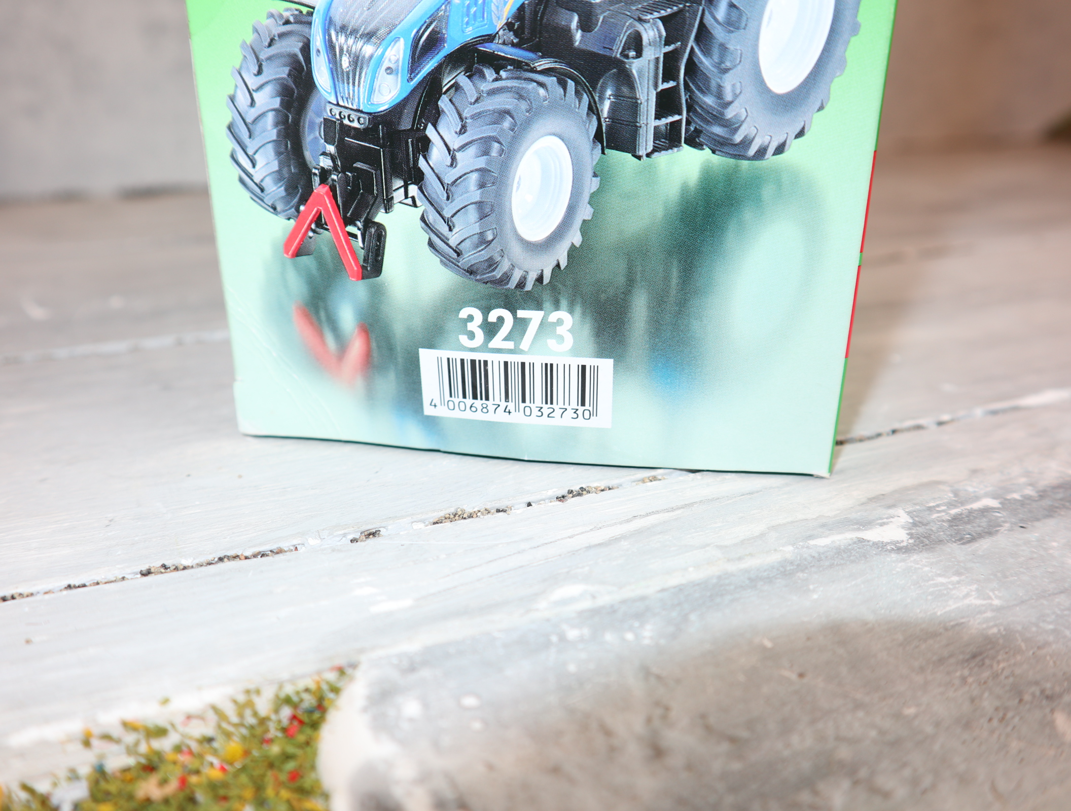 Siku 3273 in 1:32,  New Holland T8.390, NEU in OVP
