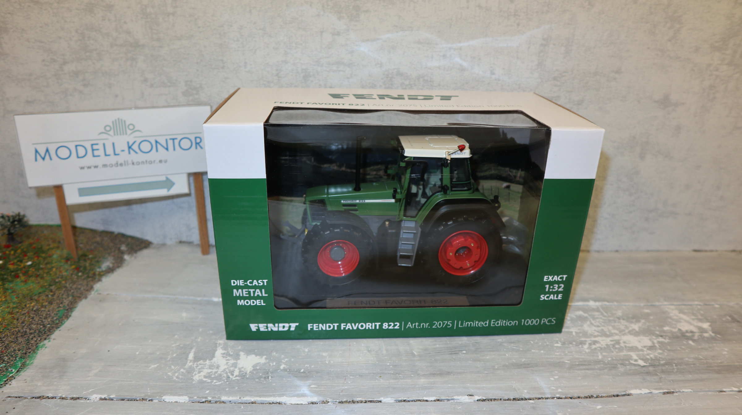 Weise Toys 2075 in 1:32, Fendt Favorit 822, Sondermodell 1000 Stück  NEU in OVP