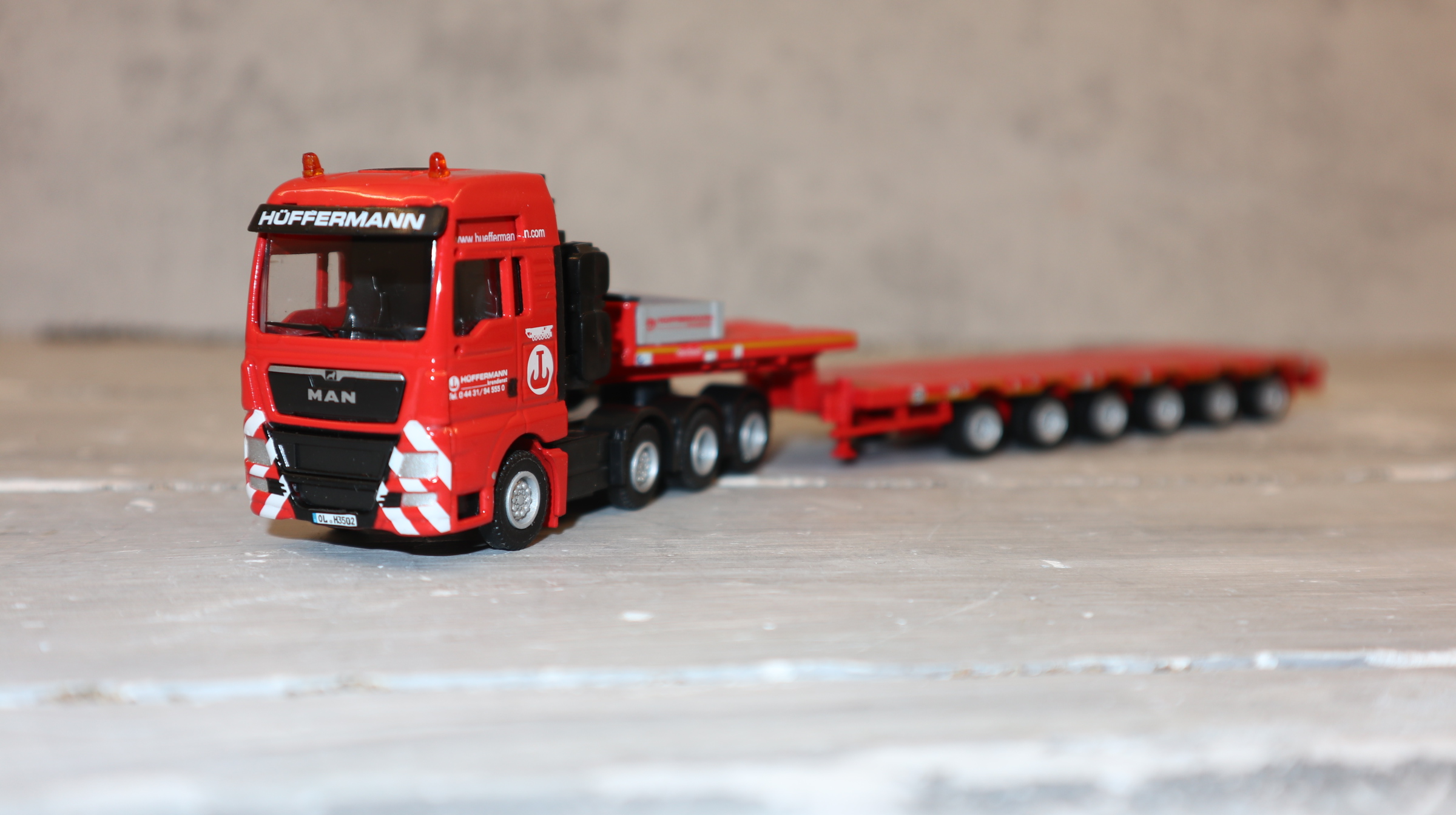 TEMA WSI 72-2062 in 1:87, Werbemodell Hüffermann 4-Achser mit 6-Achser Tiefbett, Neu in OVP