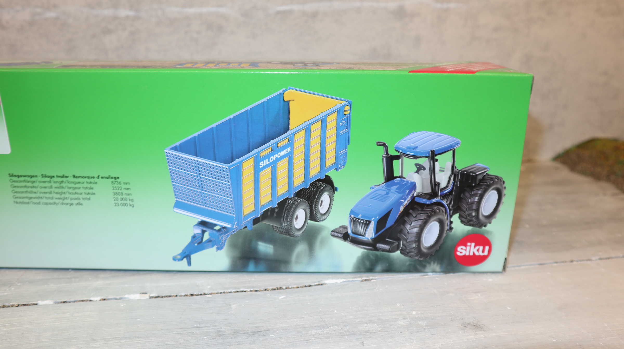 Siku 1947 in 1:50,  New Holland Knicklenker mit Silagewagen, Neu in OVP