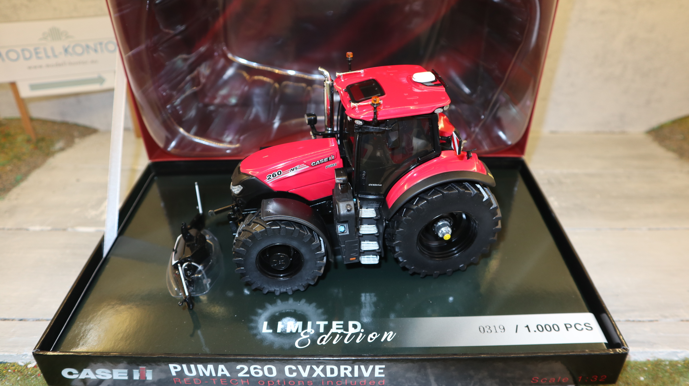 Universal Hobbies UH 6864 in 1:32, CASE IH Puma 260 CVXdrive Sondermodell, NEU in OVP