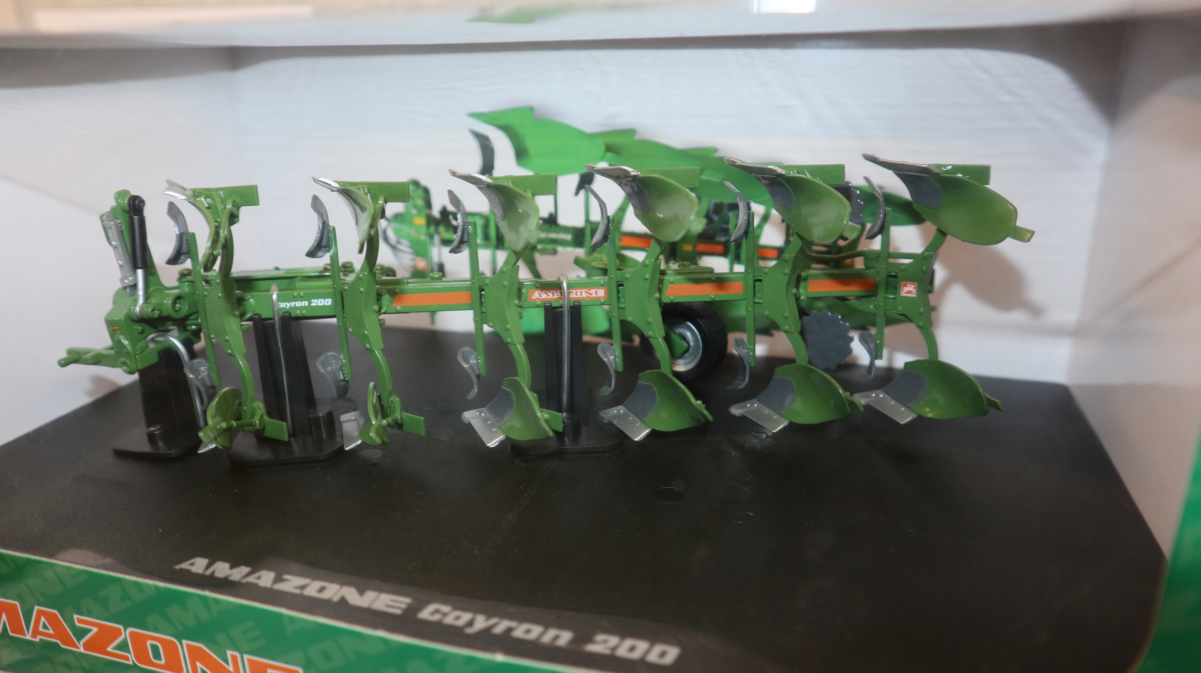 UH 4275 in 1:32, AMAZONE CAYRON 200, 6-Schar-Drehpflug,  Werbemodell, NEU in OVP