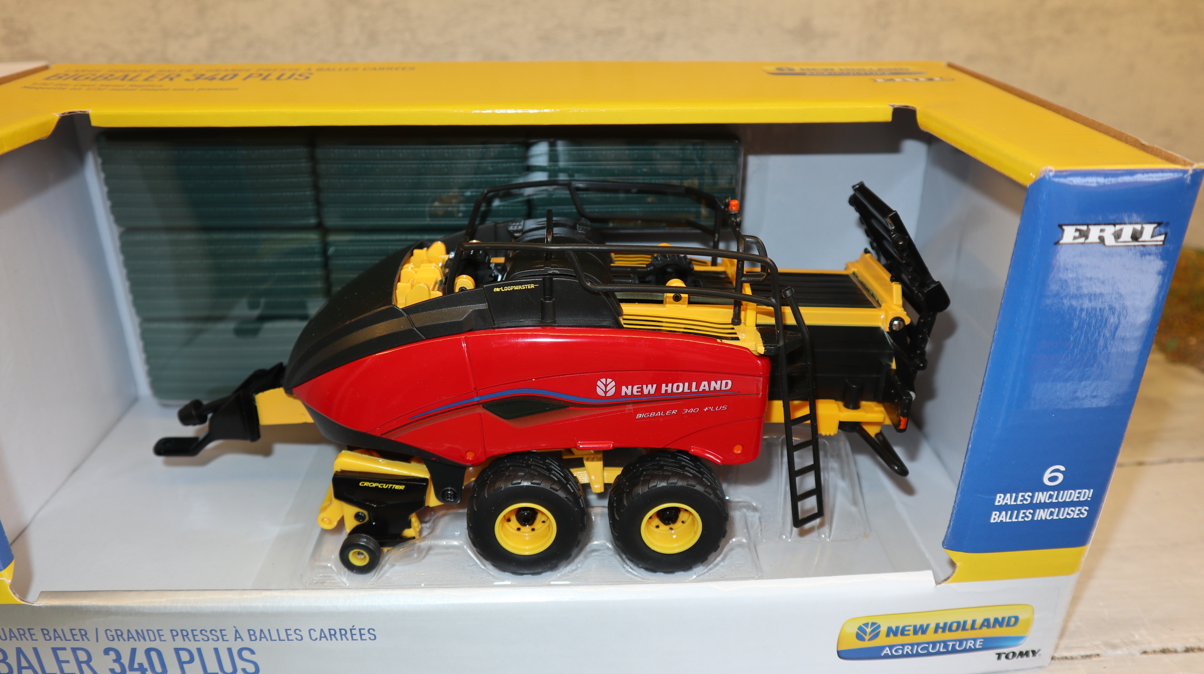 Ertl Britains 13972 in 1:32,  New Holland US-Modell Großballenpresse 340 Plus,  NEU in OVP