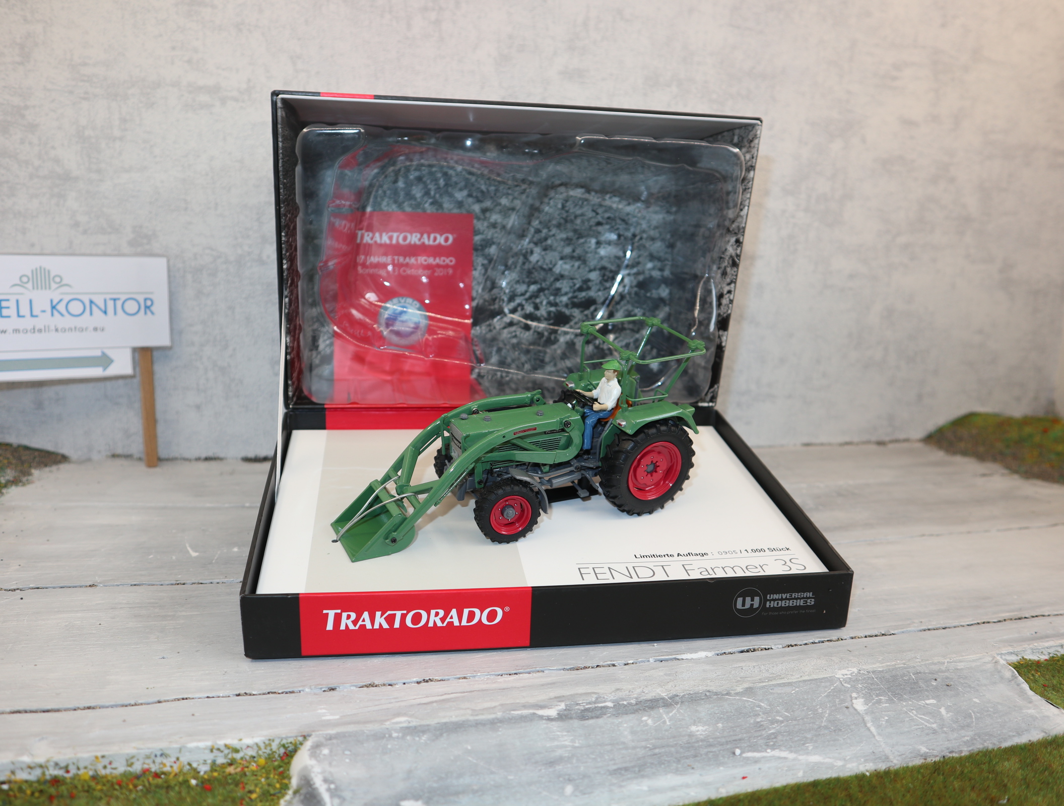 Universal Hobbies 6232 1:32 Fendt Farmer 3S TRAKTORADO 2019