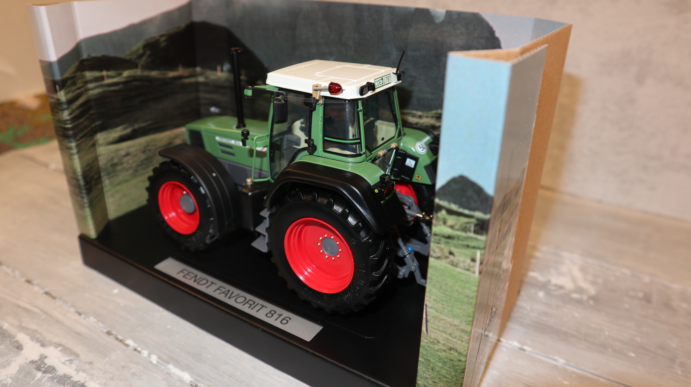 Weise Toys 1070 in 1:32 Fendt Favorit 816 ,  in Fendt-Werbe-Verpackung , NEU in OVP