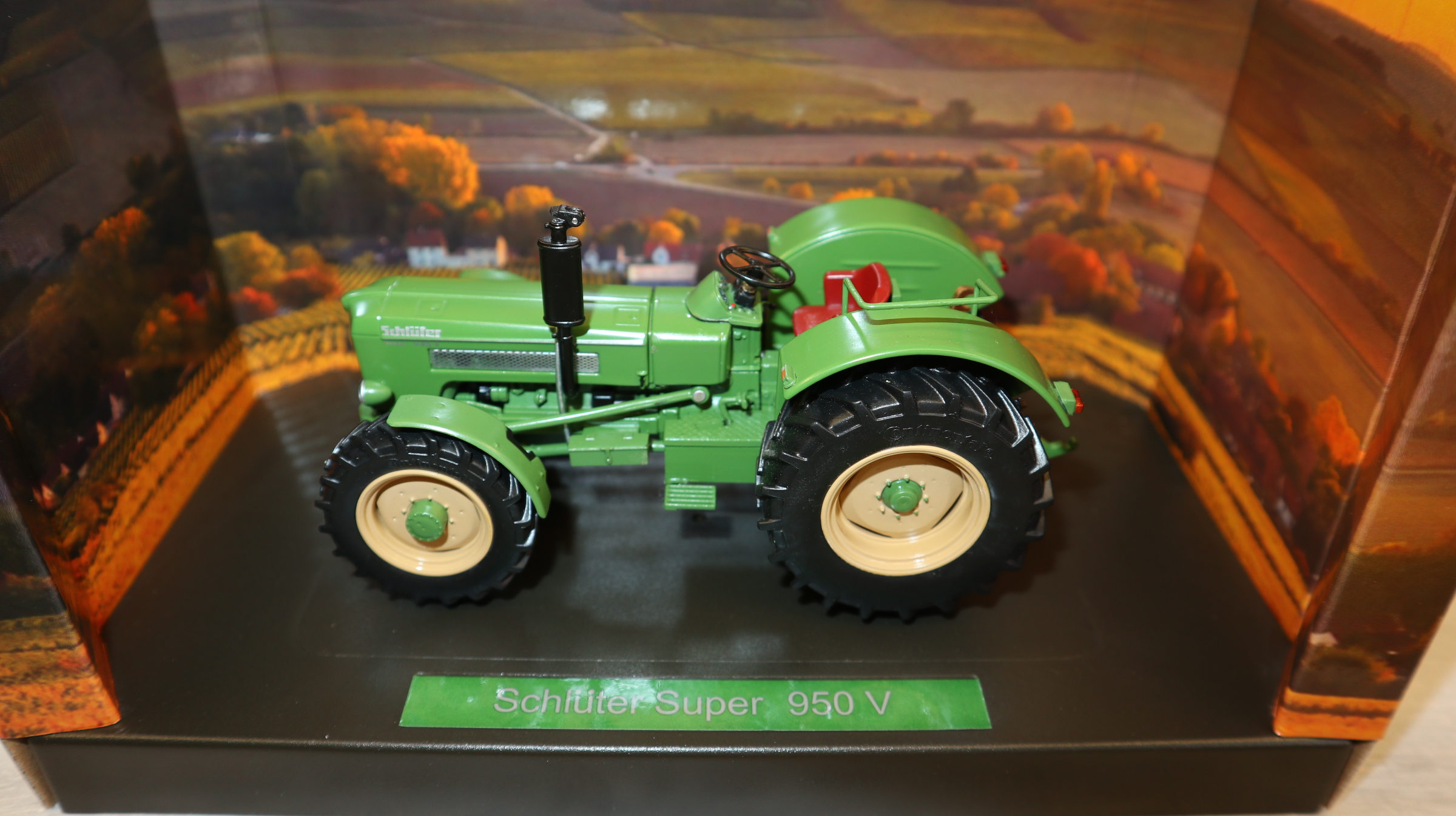 Weise Toys 1076 in 1:32, Schlüter Super 950 V in GRÜN, NEU in OVP