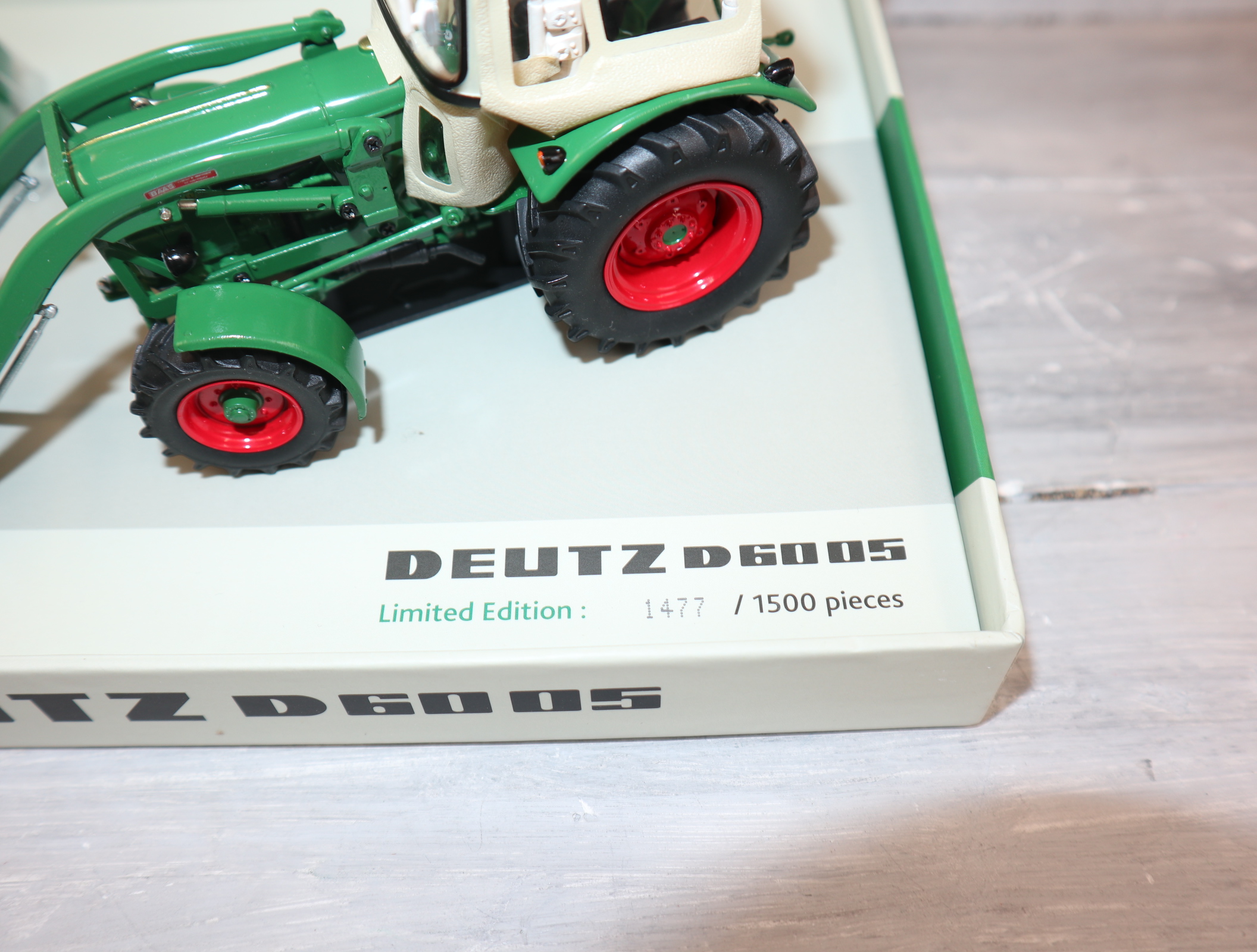 Universal Hobbies 6200 in 1:32 Deutz D60 05 mit Fritzemeier-Verdeck Sonderedition 1500 Stück