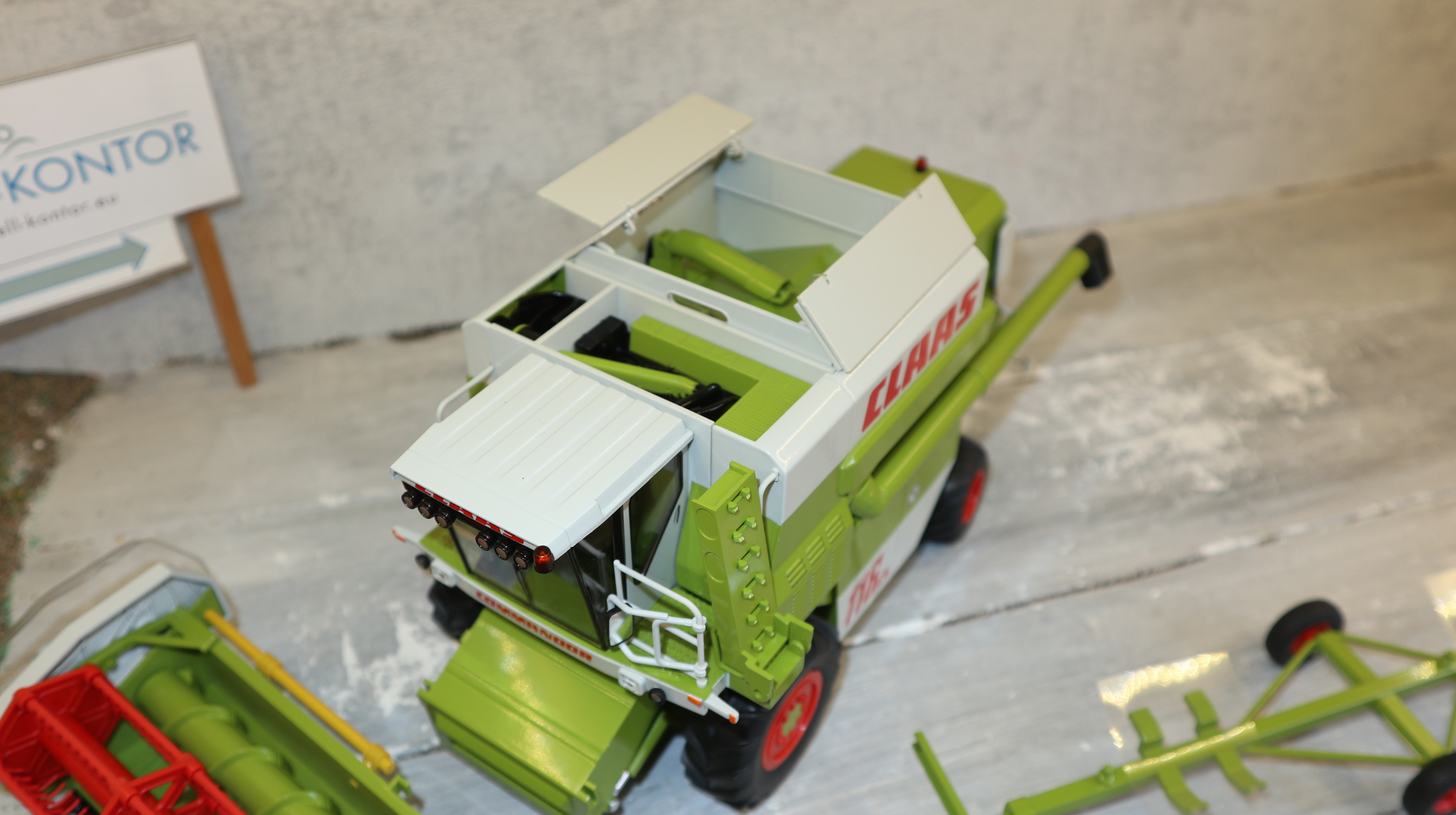 WIKING 077834 in 1:32, Claas Commander 116 mit Getreidevorsatz C660, NEU in OVP