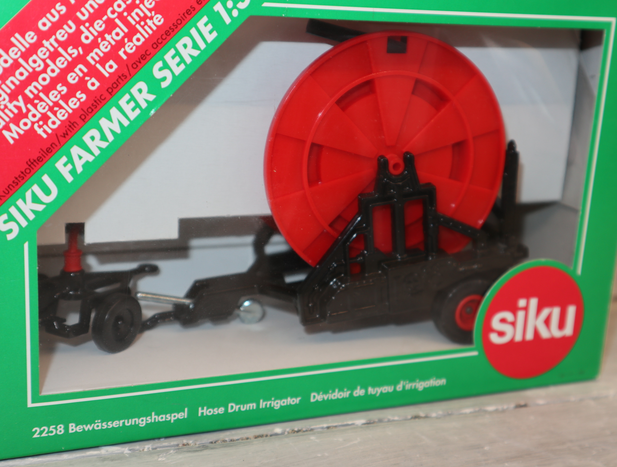 Siku 2258 in 1:32 Bewässerungshaspel schwarz-rot,  NEU in OVP