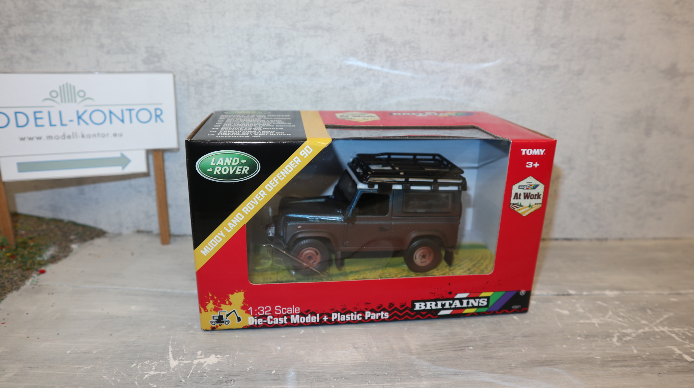 Britains 43321 in 1:32,  Land Rover Defender MUDDY,  NEU in OVP