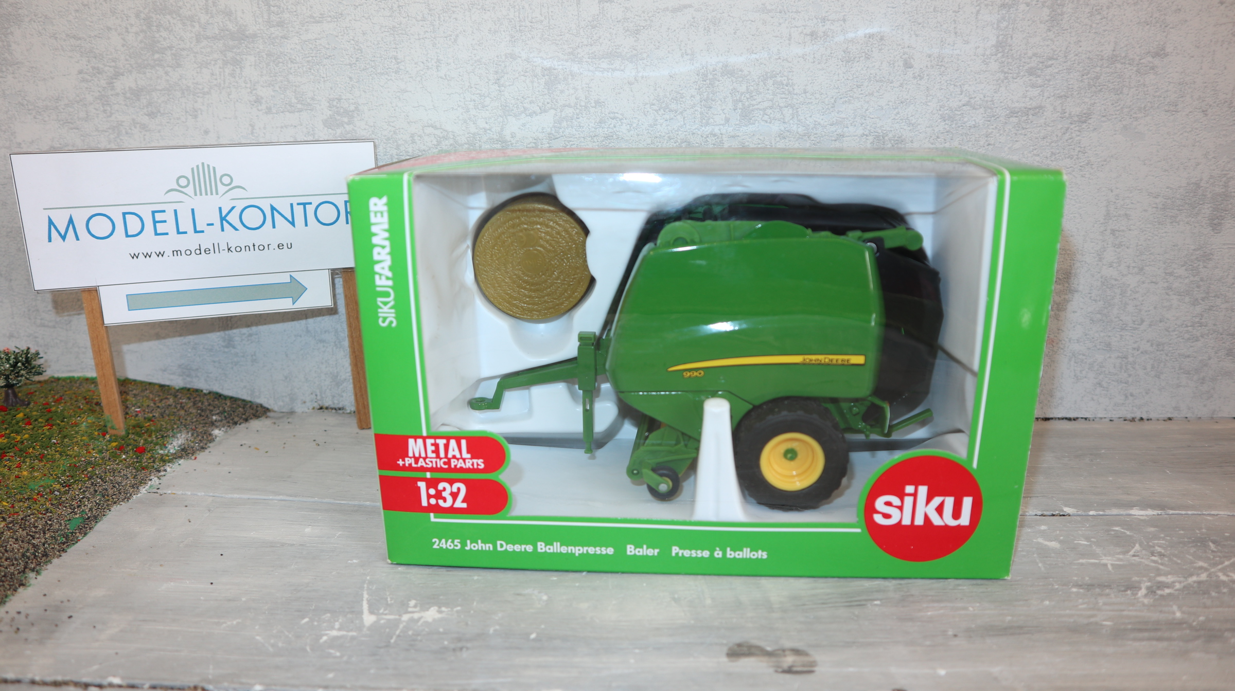 Siku 2465 in 1:32,  John Deere Ballenpresse 990, NEU in OVP