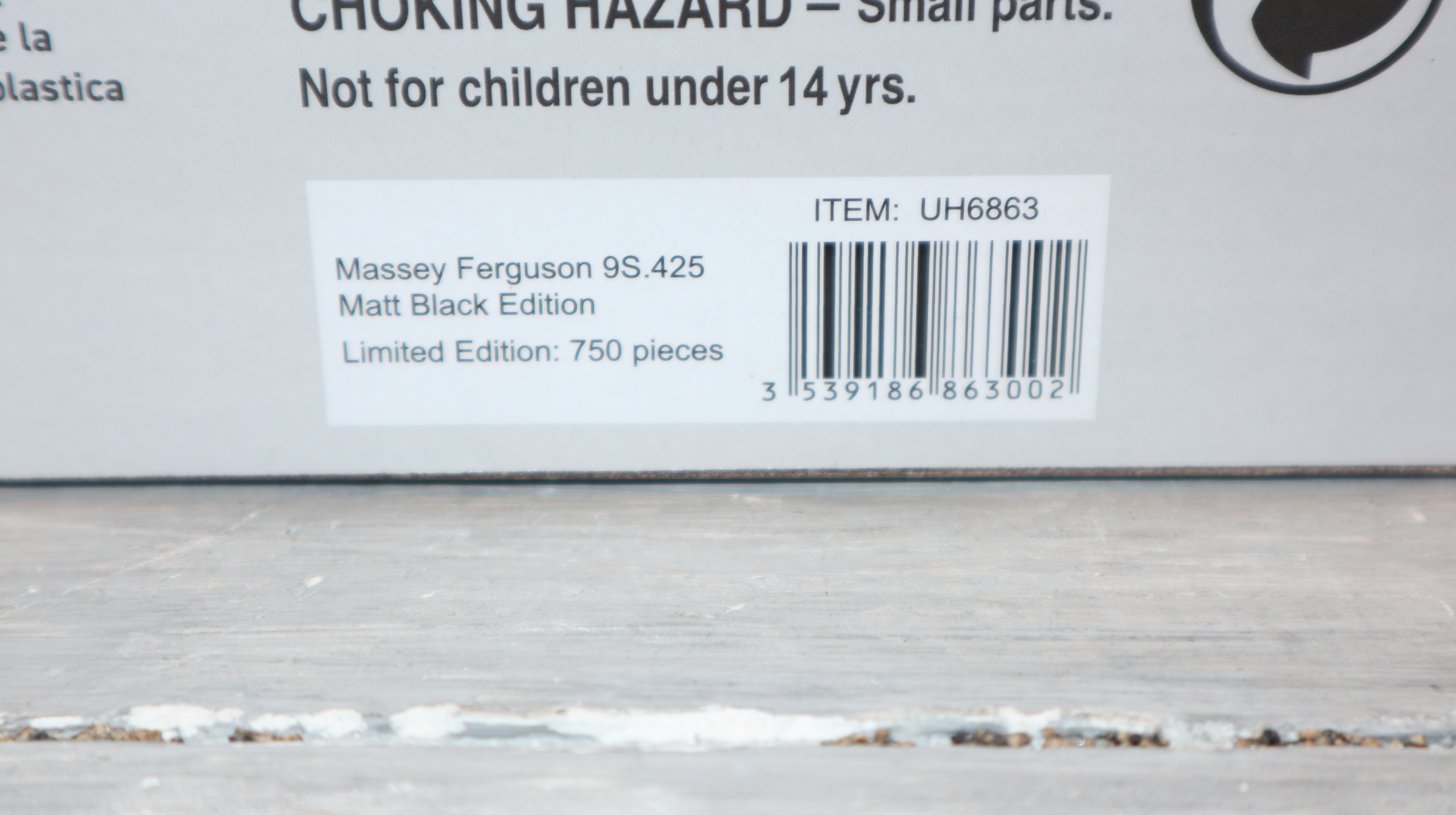 Universal Hobbies UH 6863 in 1:32,  Massey Ferguson 9S.425 schwarz matt,  NEU in OVP