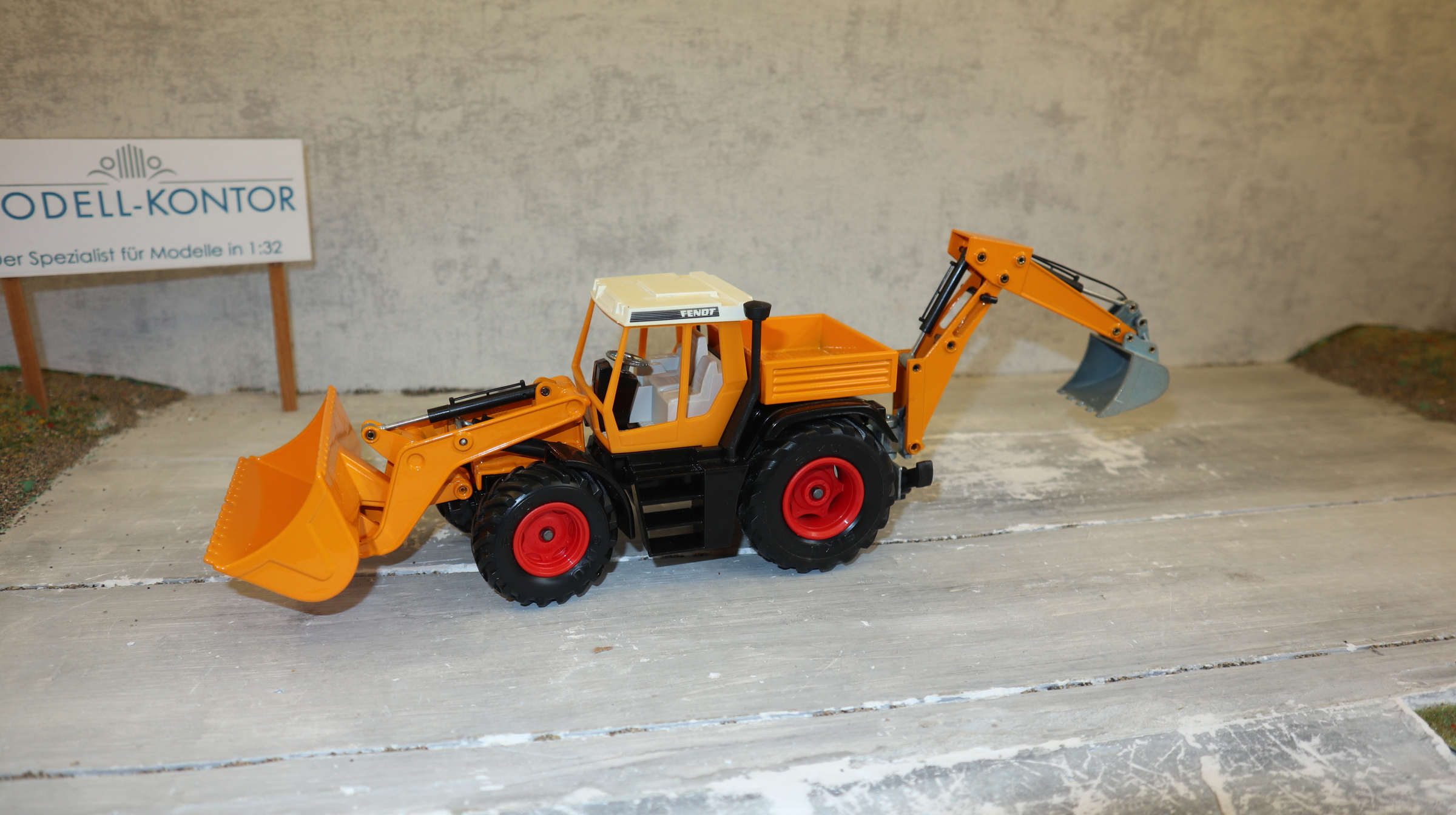 Siku 3953 in 1:32,  Fendt Xylon orange Schaufellader und Heckbagger, NEU in OVP