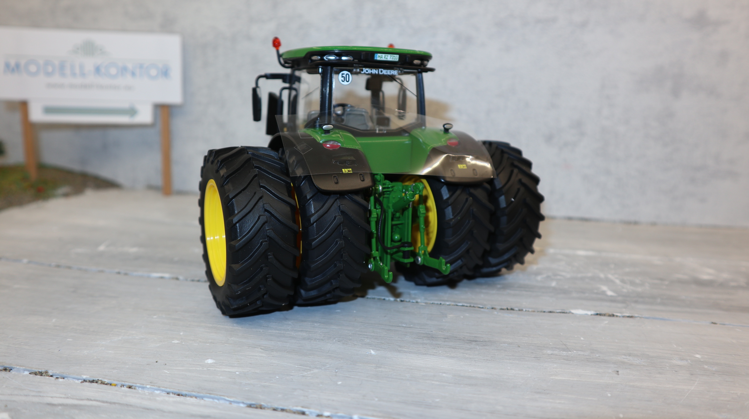 WIKING 077846 in 1:32 John Deere 7310R mit Zwillingreifen an HA, NEU in OVP