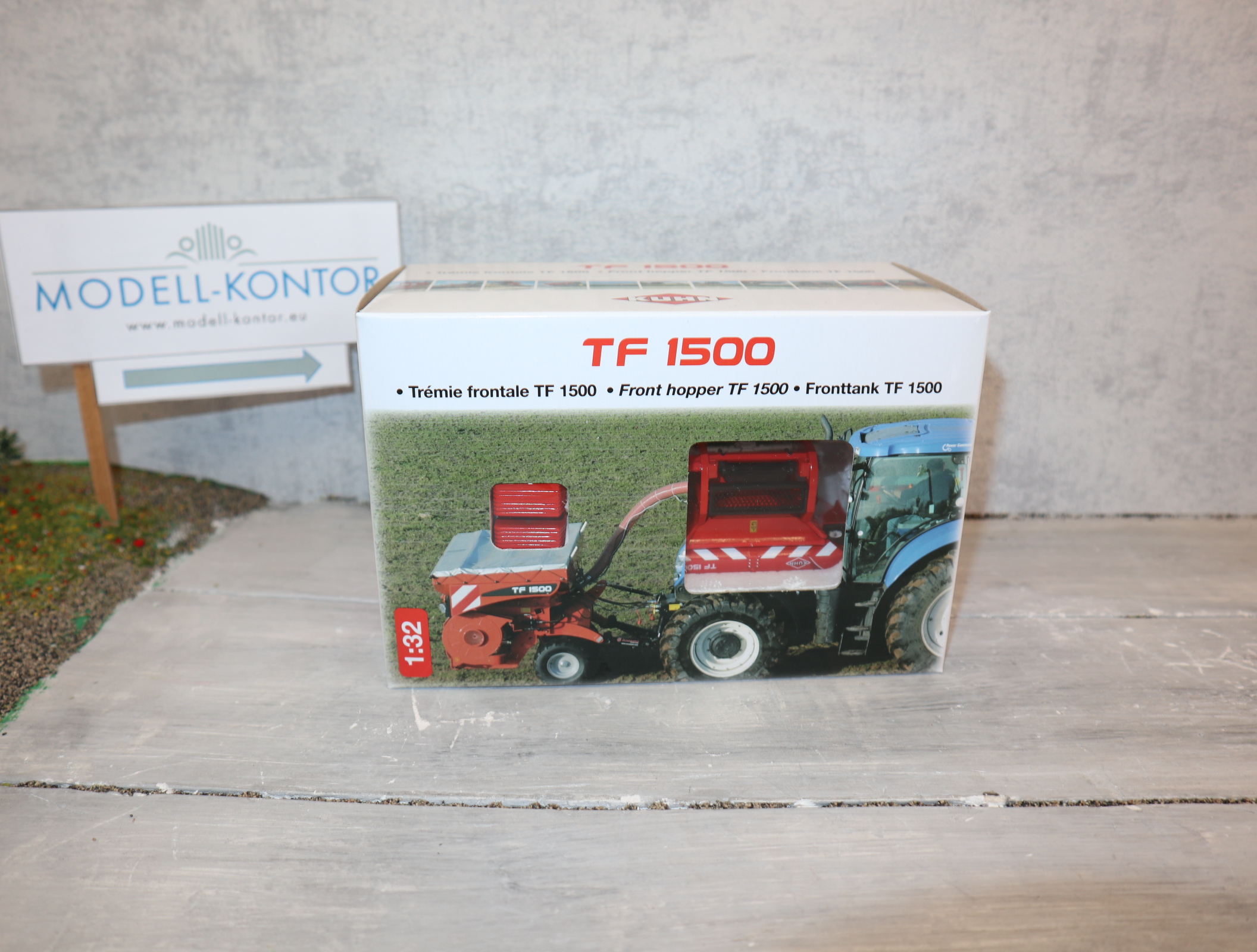 Replicagri 096 in 1:32,  Fronttank KUHN  TF 1500 komplett mit Zubehör, NEU in OVP