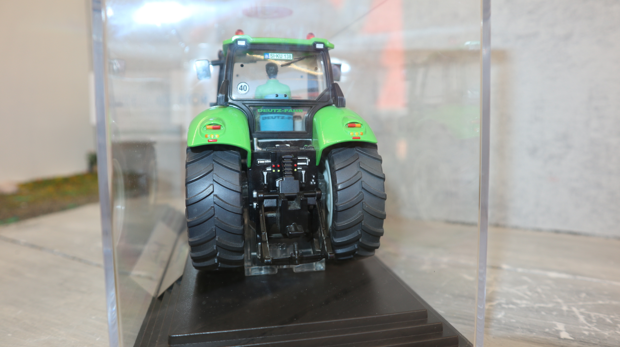 Siku 4453 in 1:32,  Deutz Agrotron 235, Sondermodell FarmerPlus, NEU in OVP