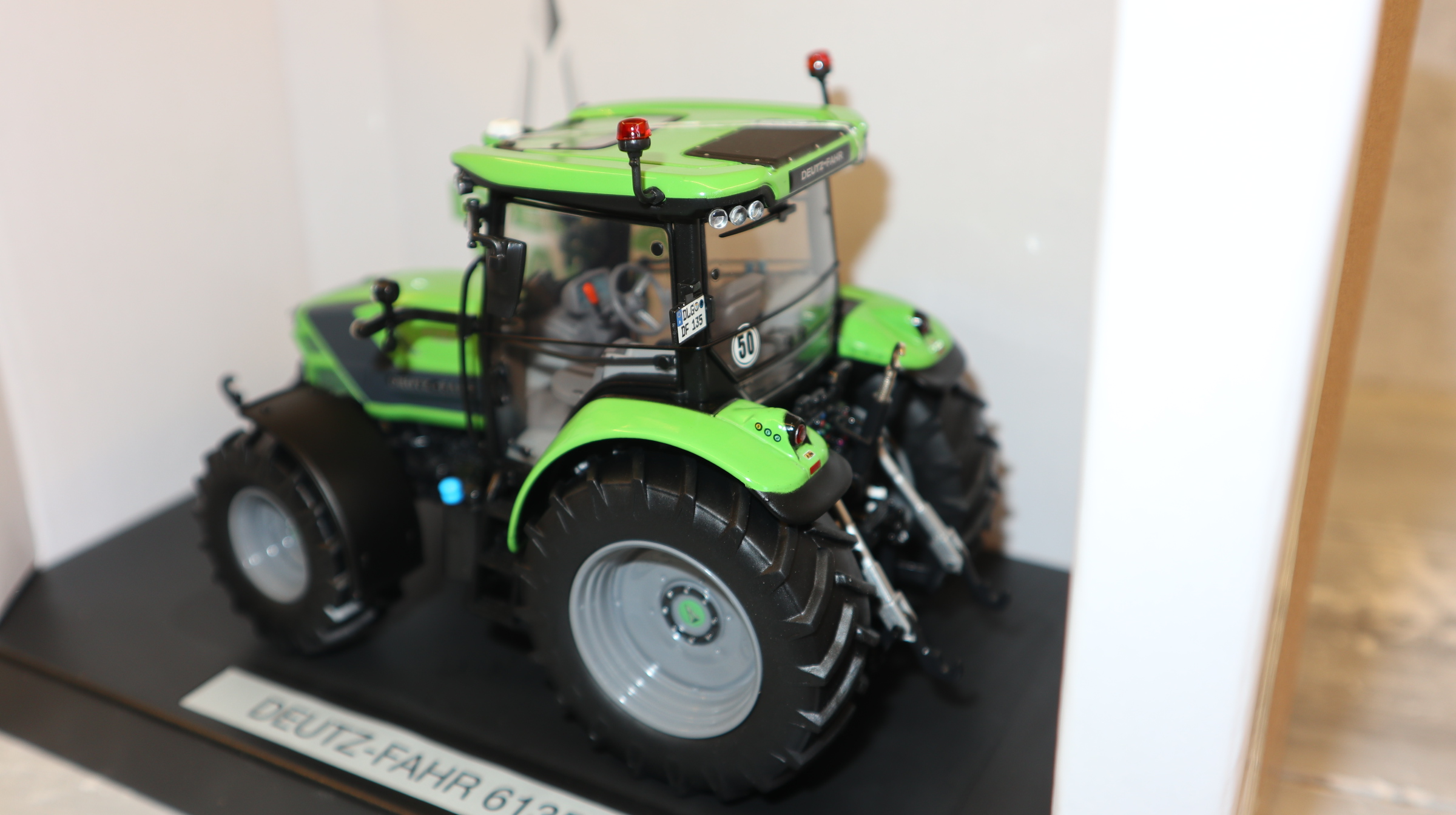 Weise Toys 1083 in 1:32, Deutz-Fahr 6135C , NEU in OVP