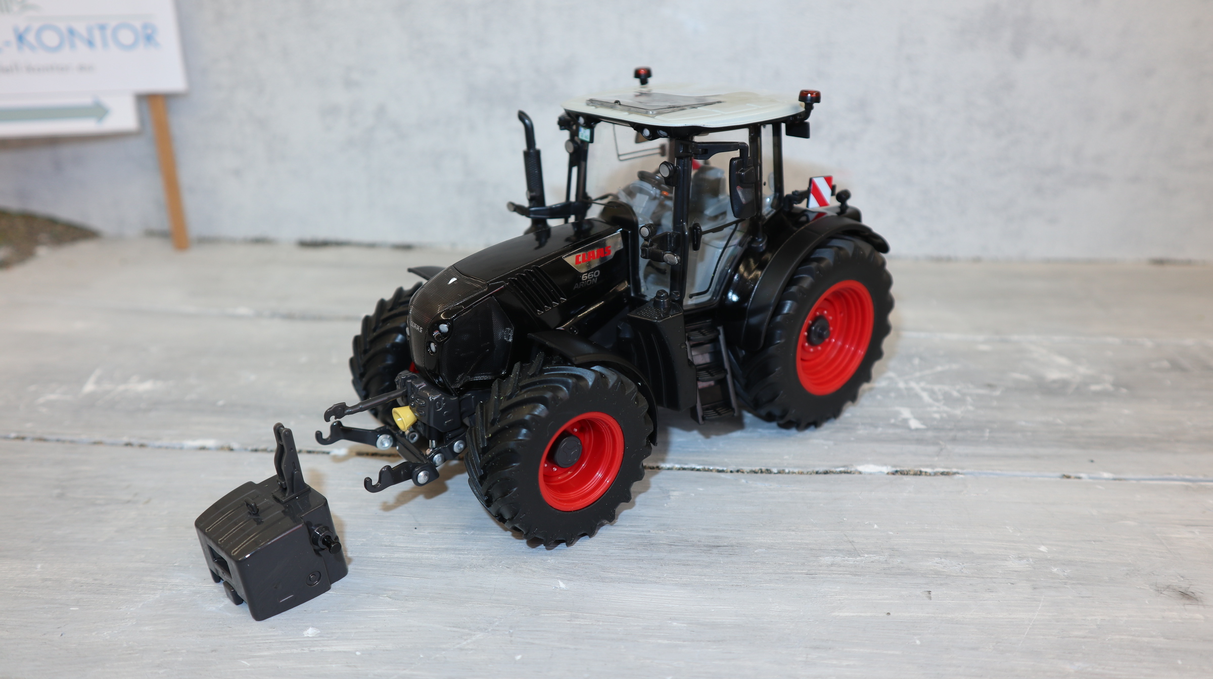 Wiking in 1:32, Claas Arion 660 Sondermodell in schwarz, limitiert auf 1000 Stück, NEU in OVP