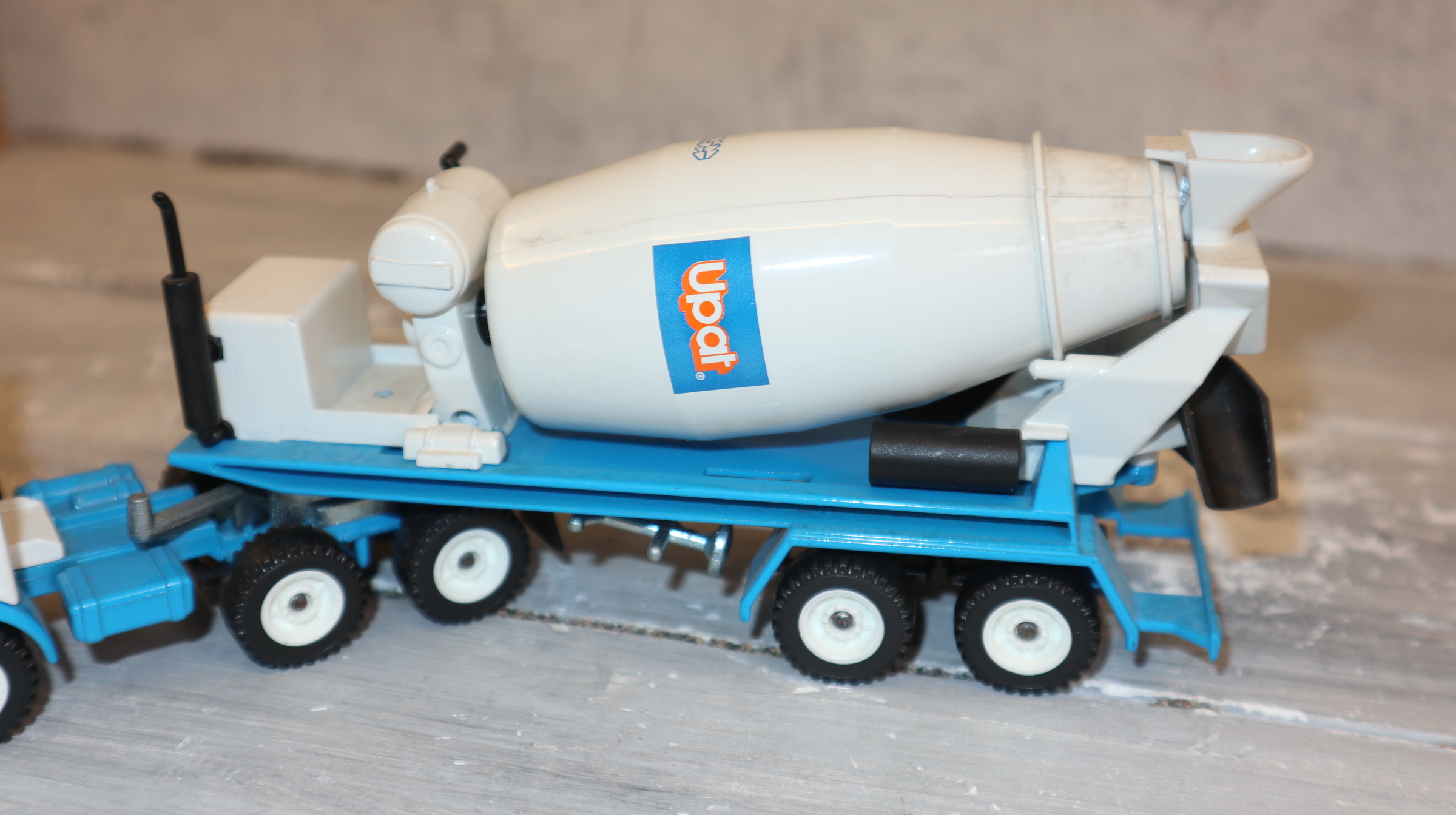 Siku 3431 in 1:55, Betonmischer UPAT Werbemodell MB SK,  NEU in OVP