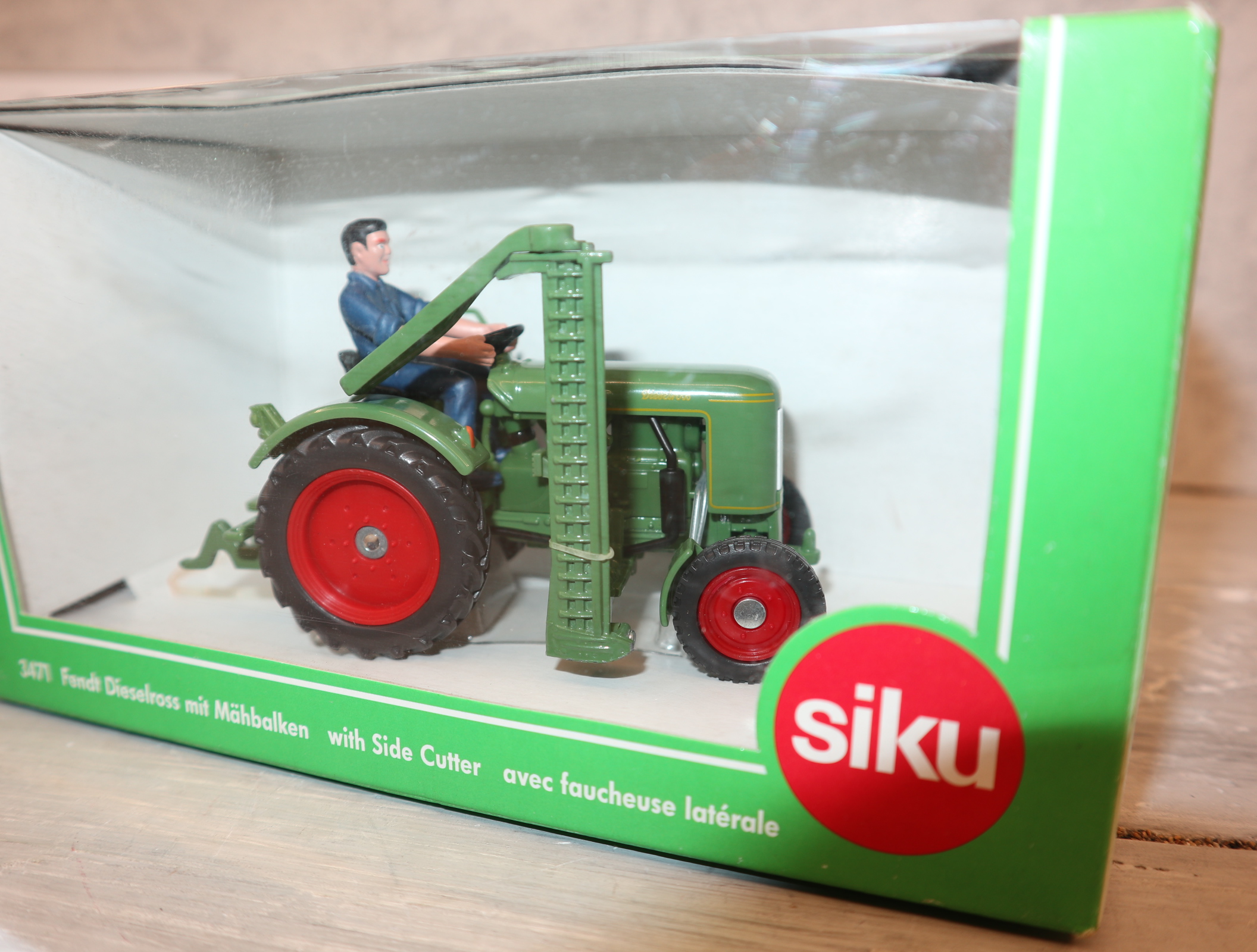 Siku 3471 in 1:32 Fendt Dieselross mit Mähbalken,  NEU in OVP