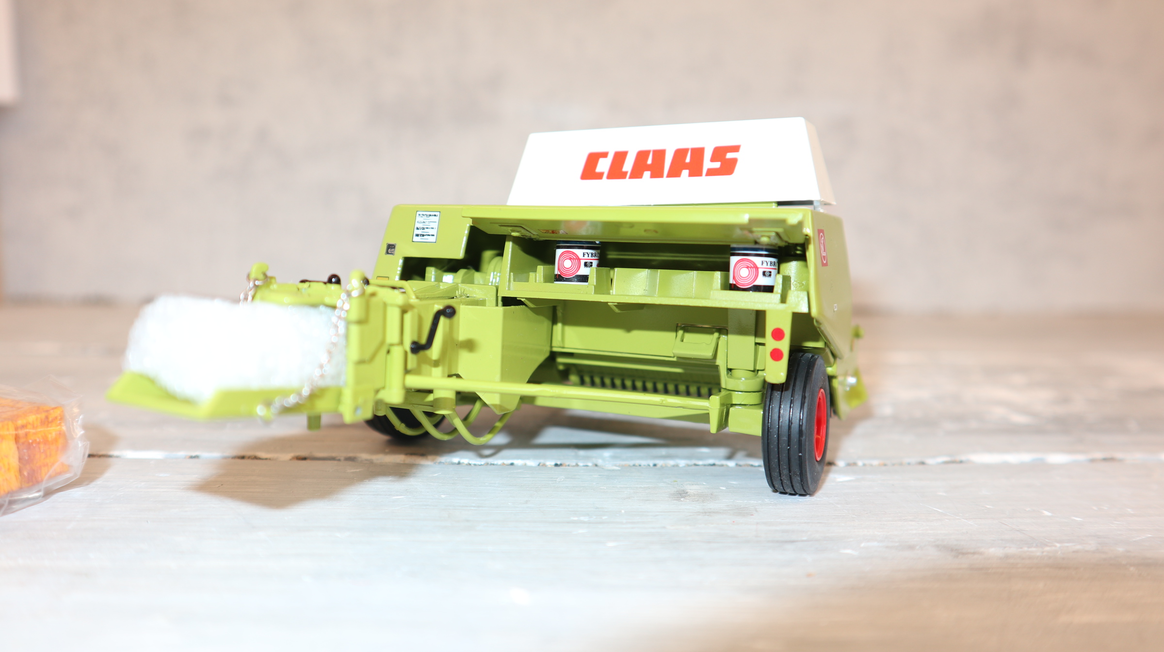 Replicagri 106 in  1:32,  Claas Markant 65 Ballenpresse, NEU in OVP