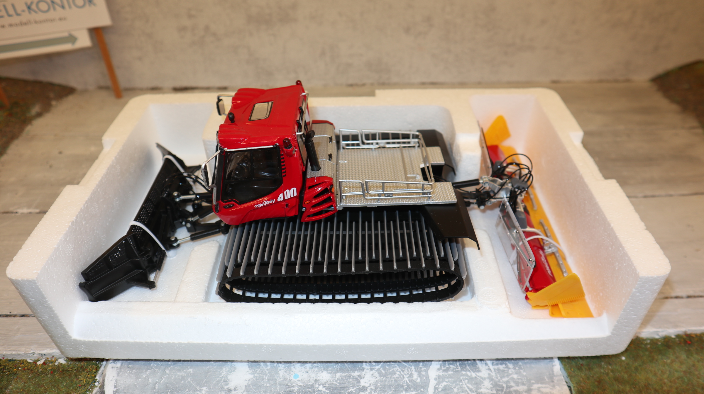 Jägerdorfer 4807 in 1:32,  Kässbohrer PistenBully 400, NEU in OVP