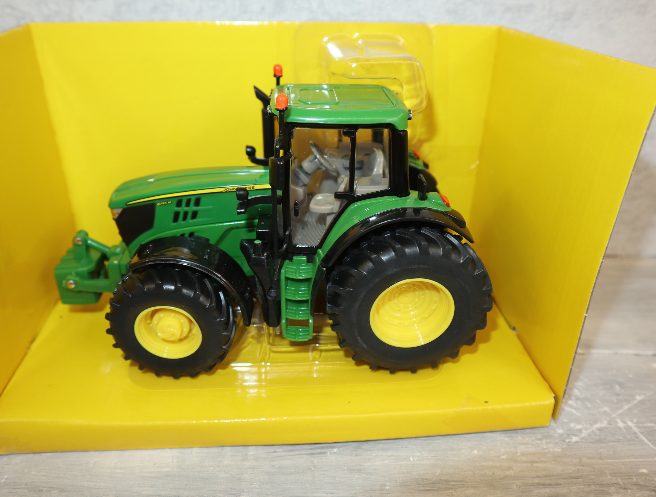 Britains 43150 in 1:32 John Deere 6195 M in OVP