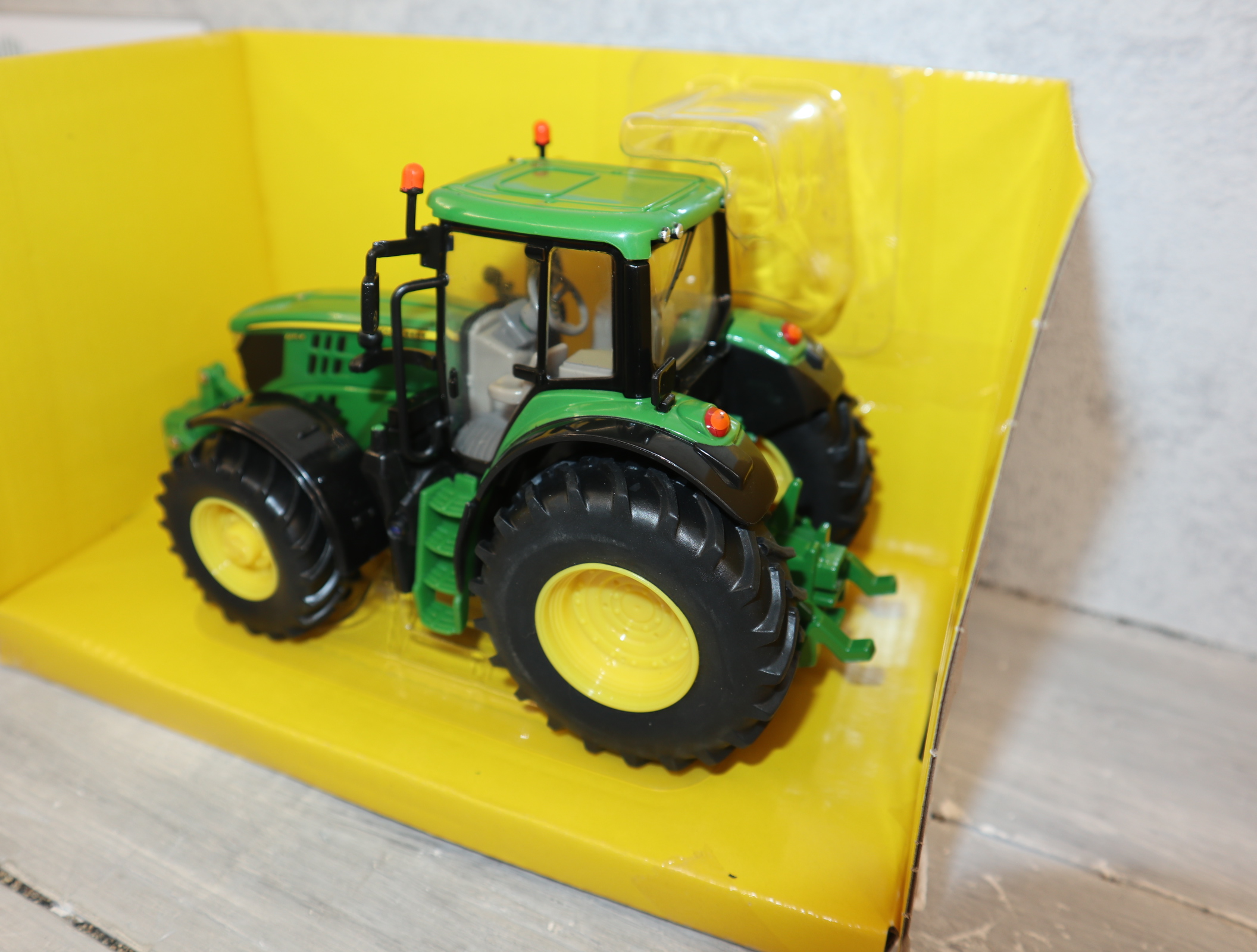 Britains 43150 in 1:32 John Deere 6195 M in OVP