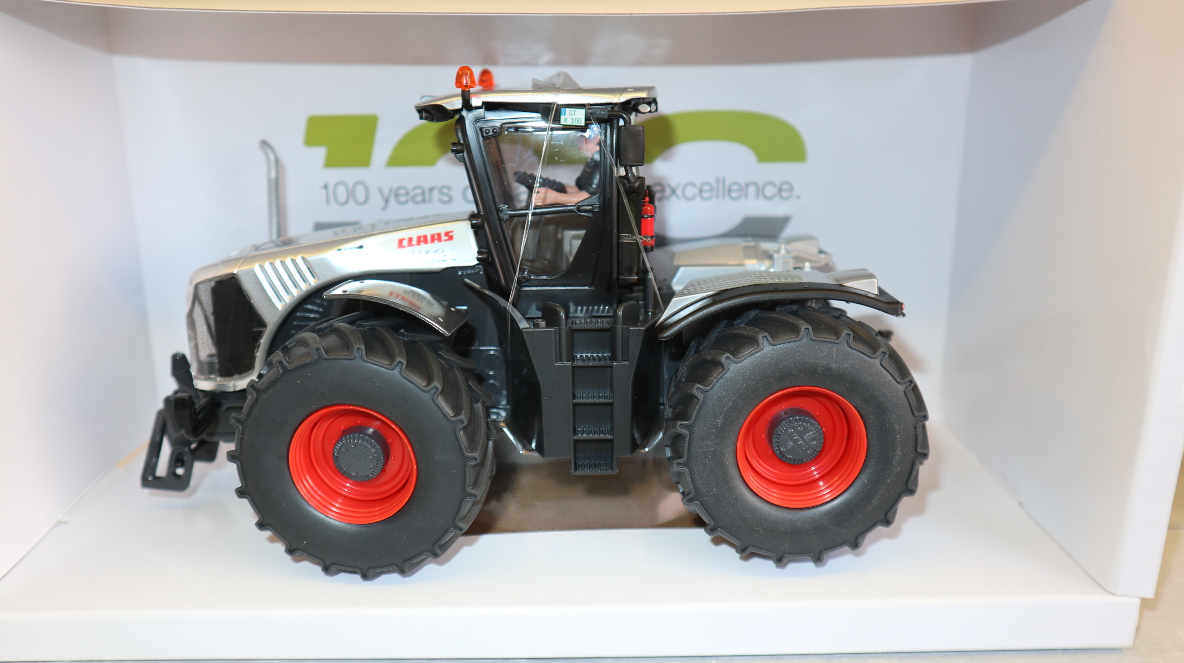 Siku 3271 in 1:32, Claas Xerion 5000 SILBER 100-Jahre-Claas, Sondermodell, Neu in OVP