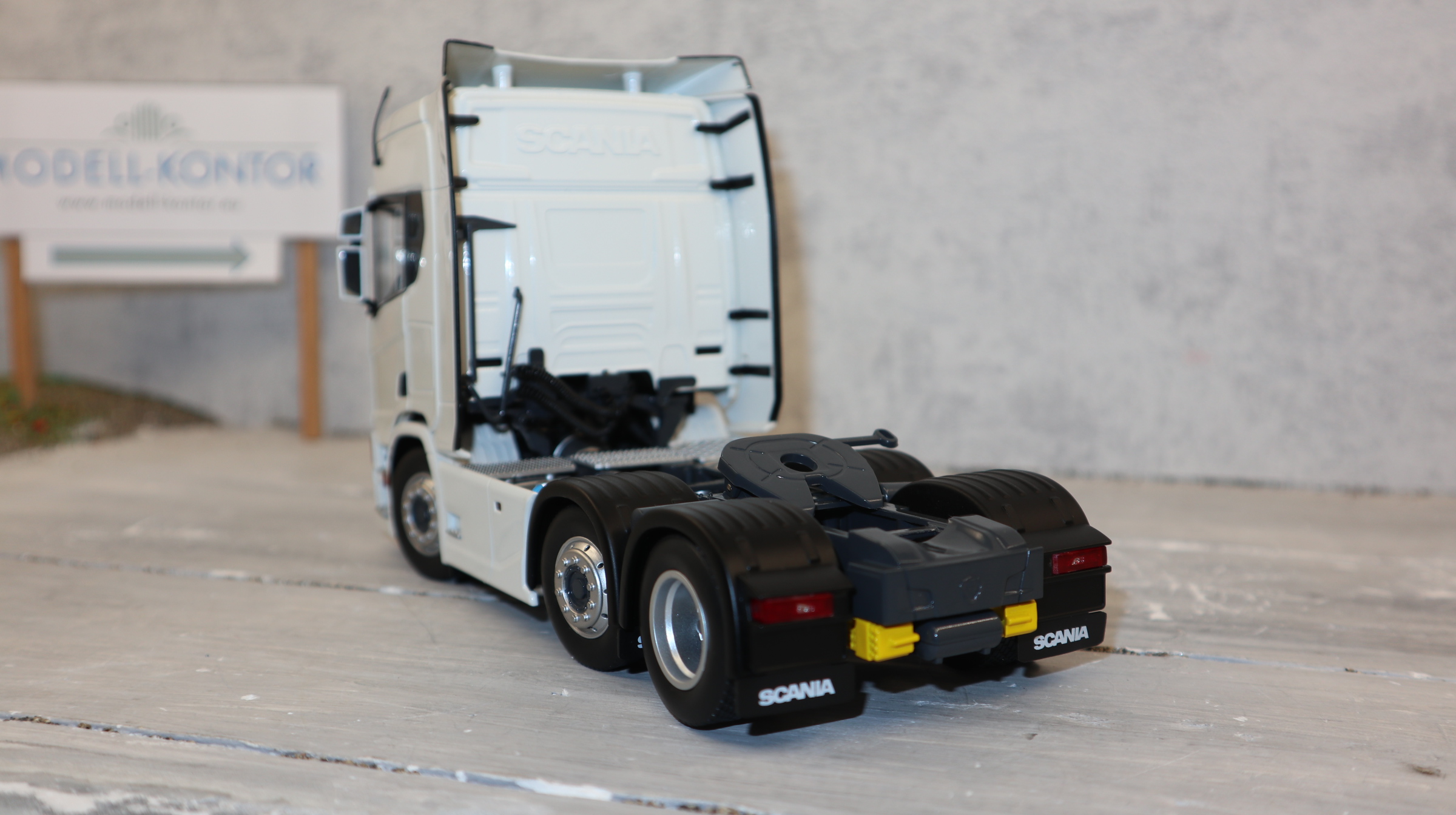 MarGe in 1:32 2015-01 SCANIA R500 6x2 in weiß, NEU in OVP