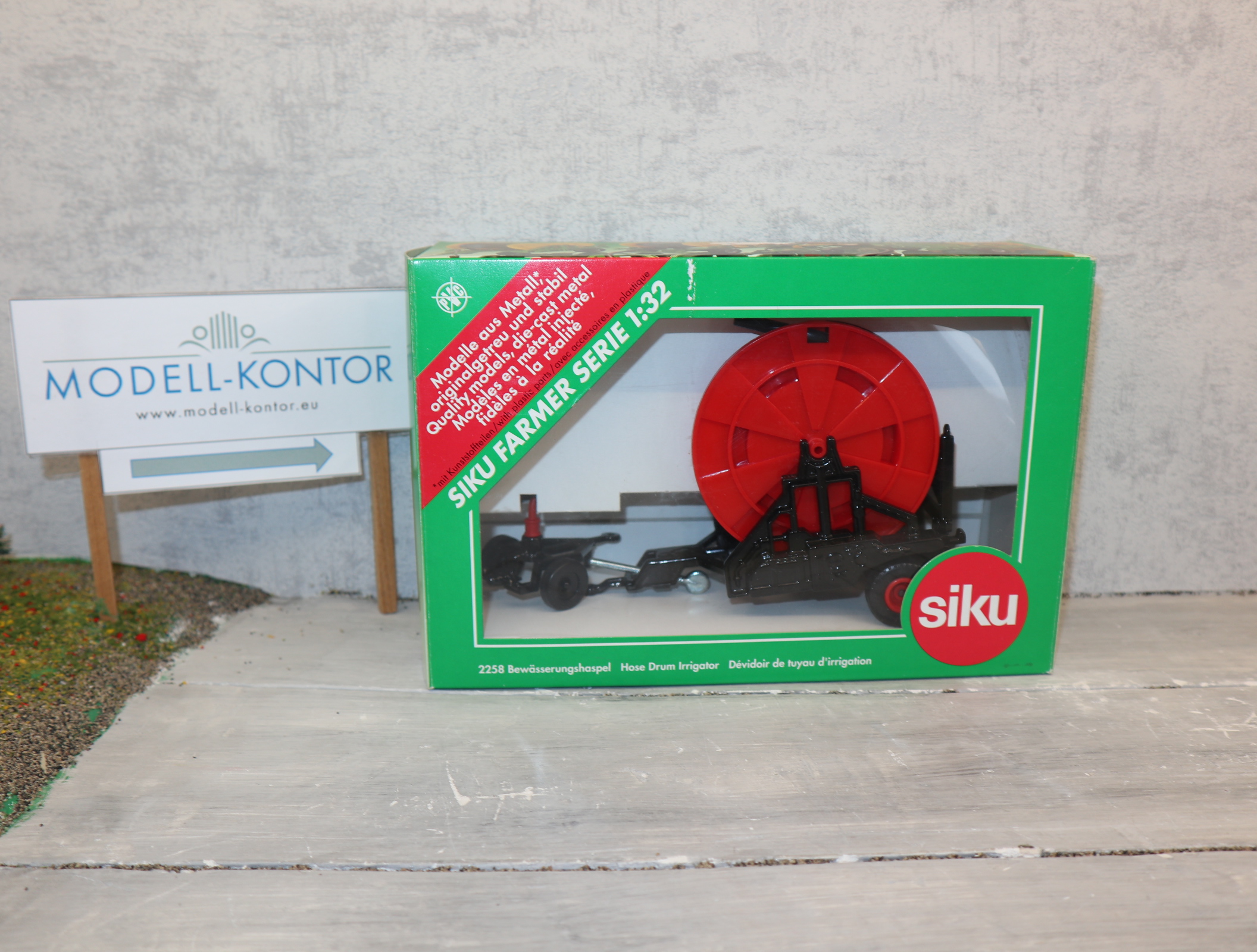 Siku 2258 in 1:32 Bewässerungshaspel schwarz-rot,  NEU in OVP