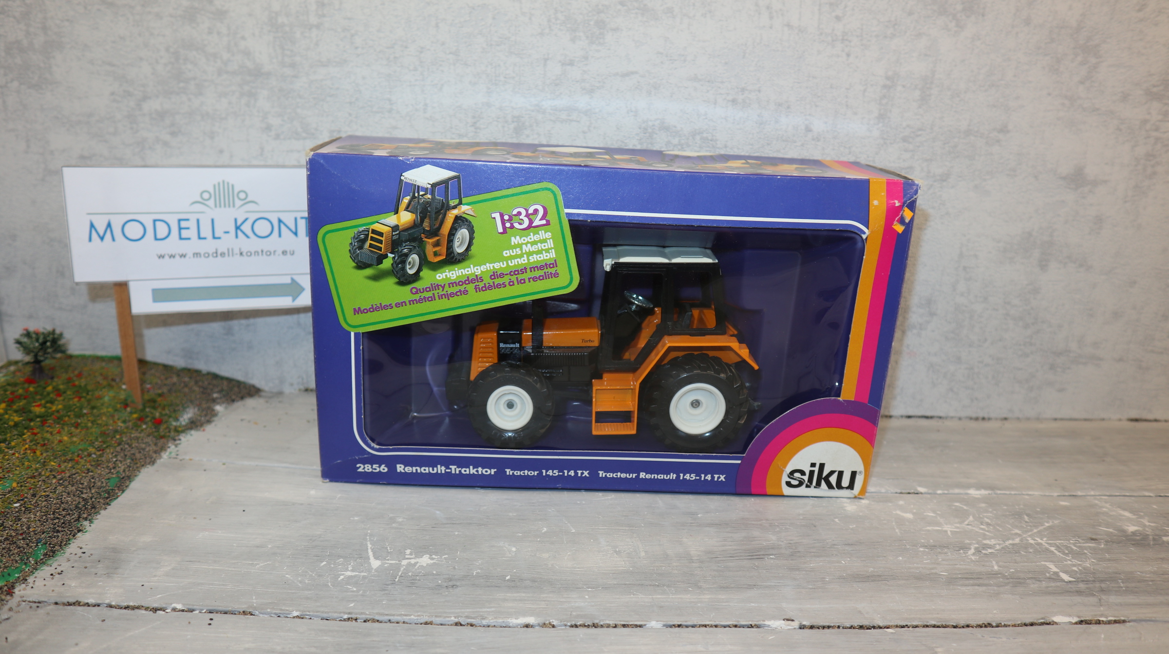 Siku 2856 in 1:32,  Renault 145-14 TX, Version 1 mit der alten Heckkupplung, NEU in OVP