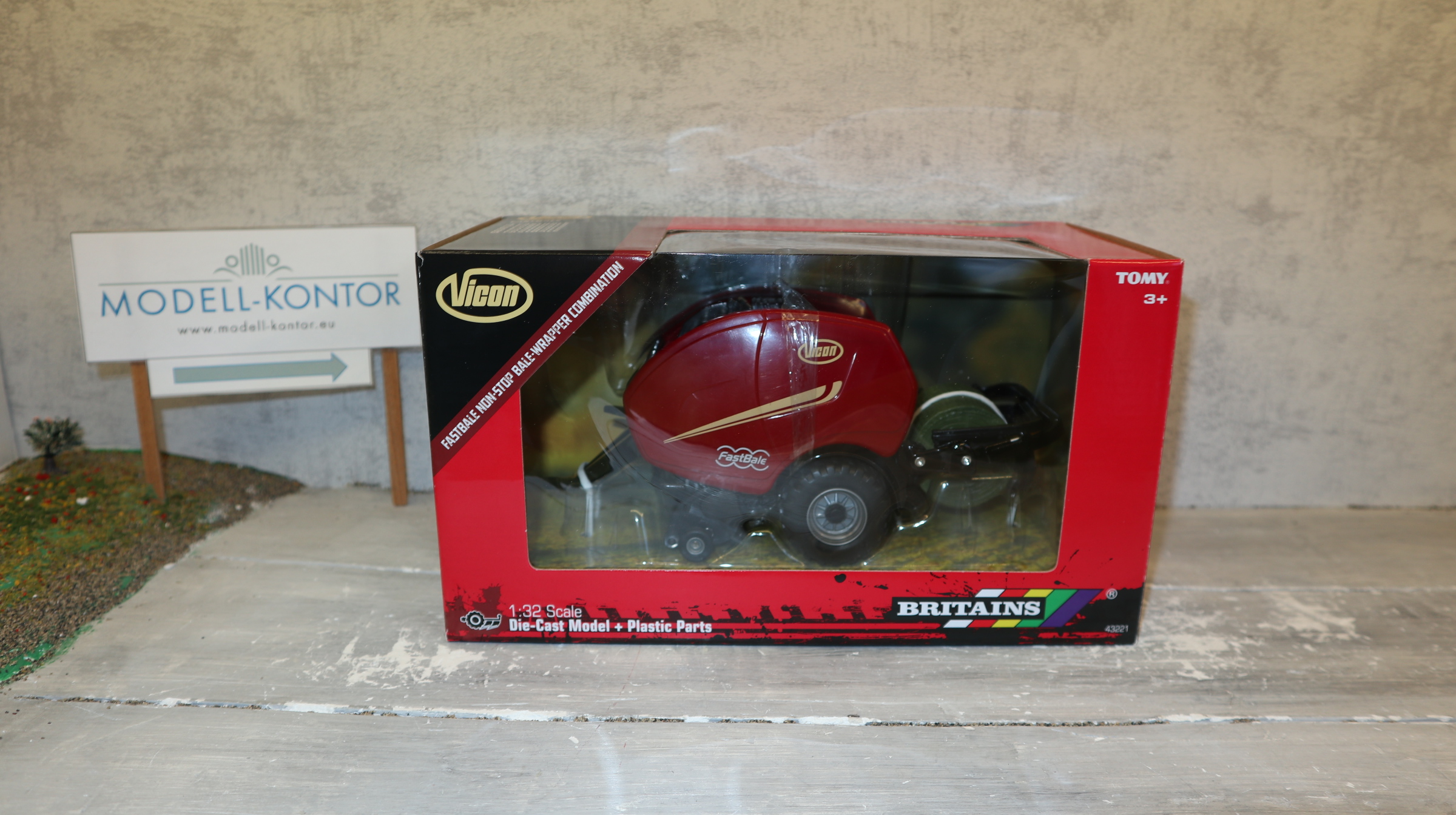 Britains 43221 in 1:32,  VICON Rundballenpresse Fastbale, NEU in OVP