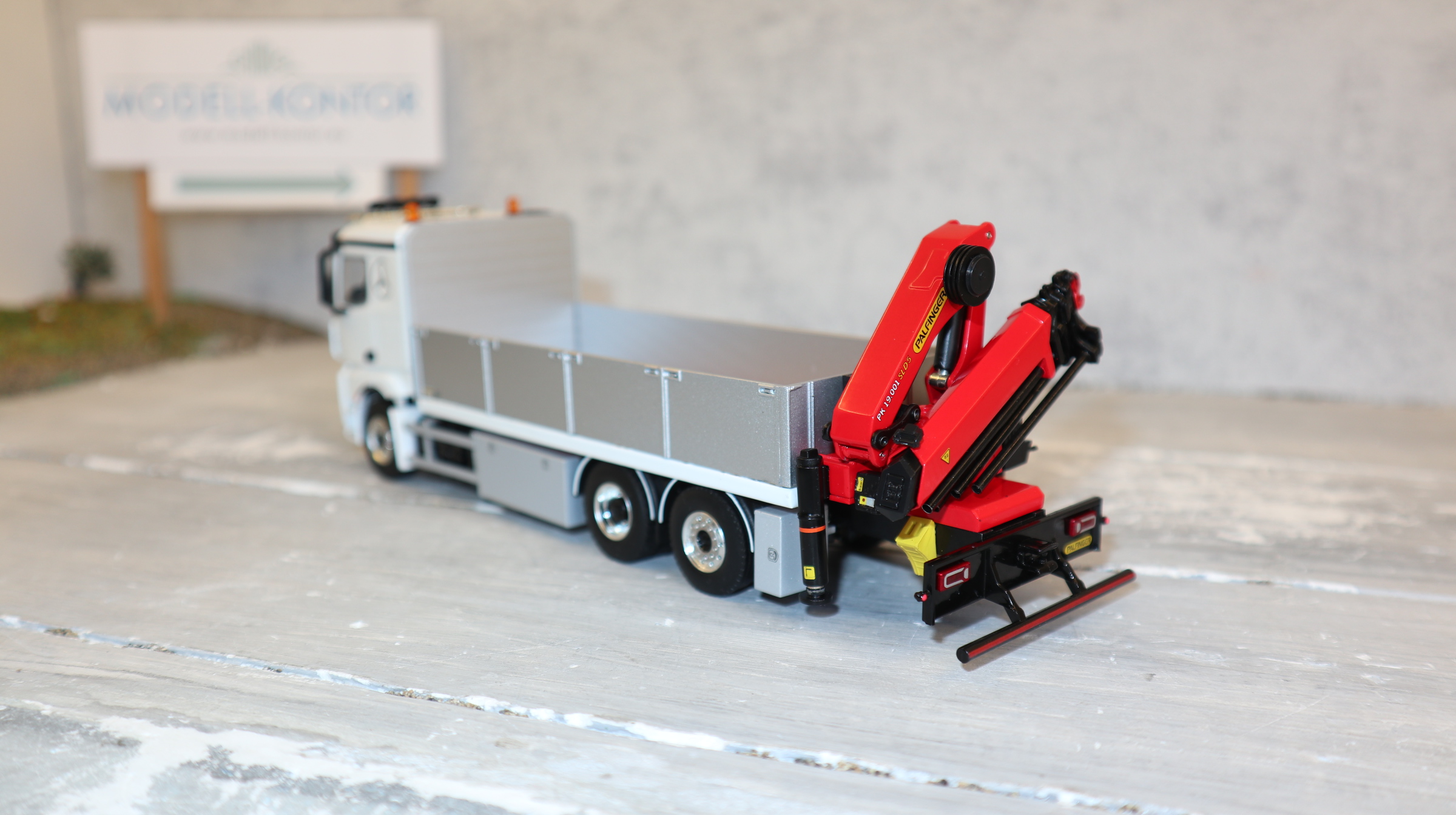 WSI 02-3665 in 1:50, MB ACTROS MP5 + Palfinger PK 19001 weiß, Baustoffwagen NEU in OVP