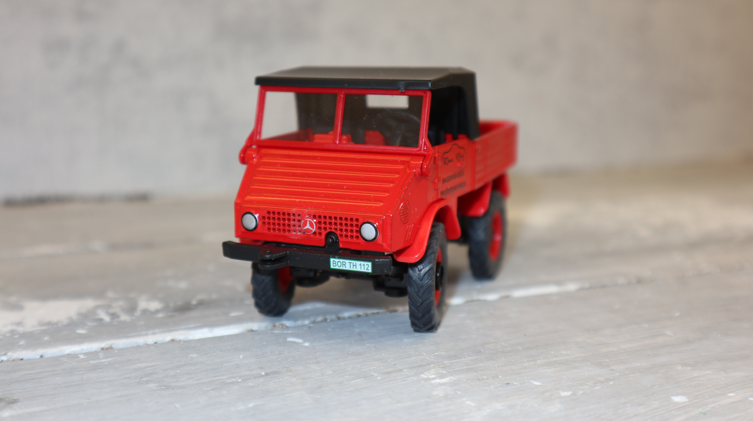 Siku 3450 in 1:32,  Unimog 411 rot Höing, NEU in OVP