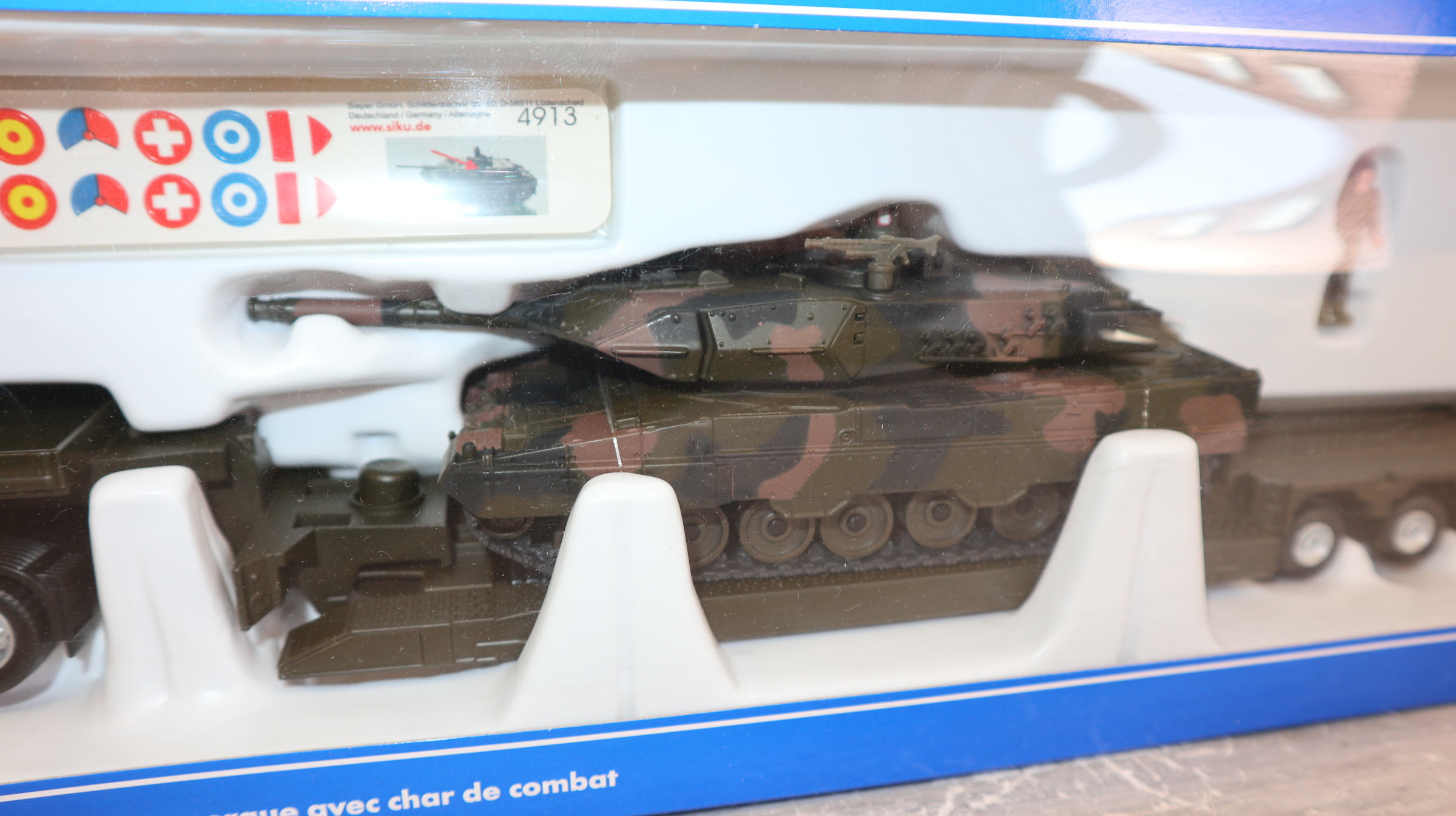 Siku 8612 in 1:50,  MAN TGX mit Tieflader und Panzer, NEU in  OVP