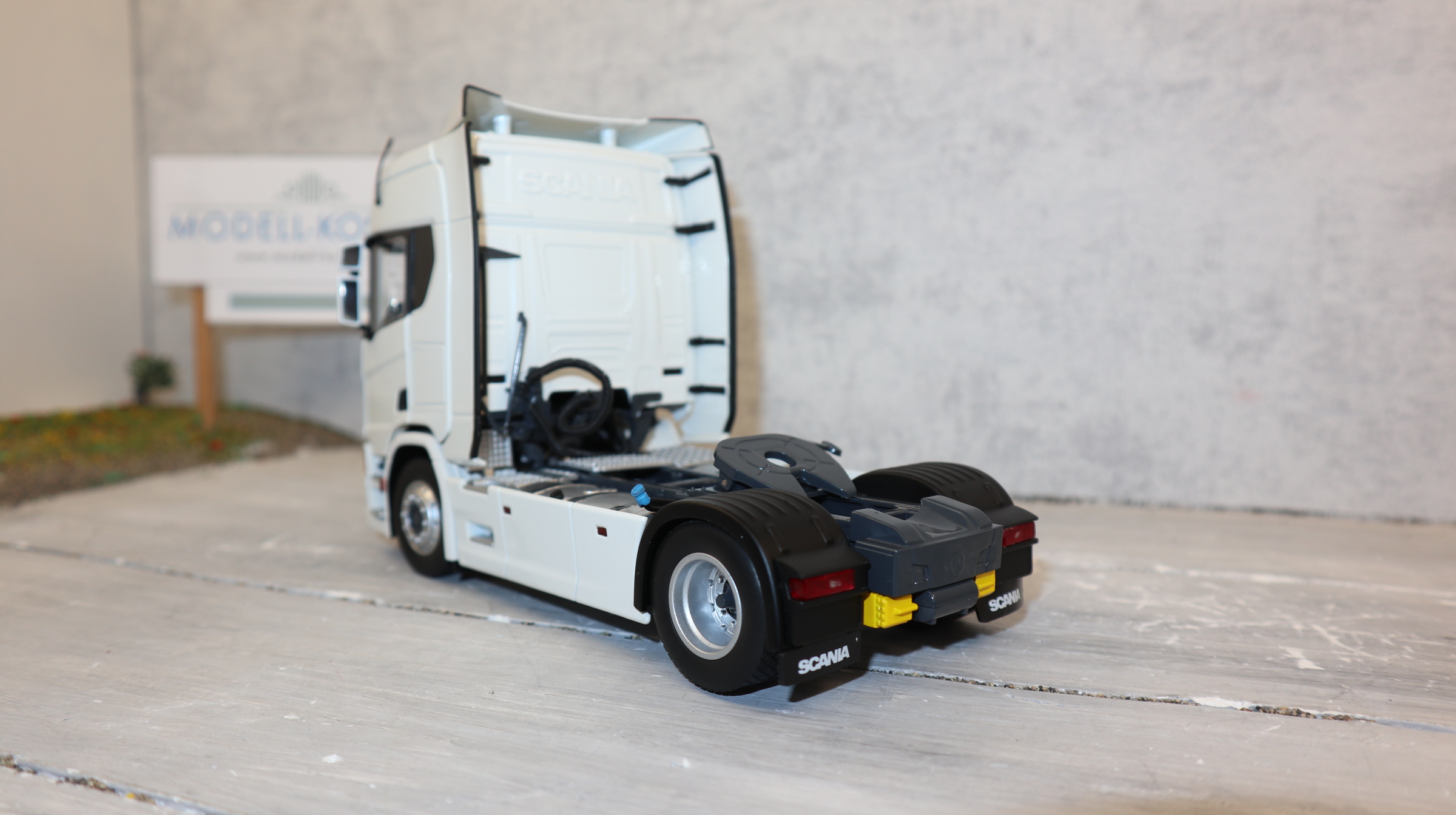 MarGe 2014-01 in 1:32 SCANIA R500 4x2 in weiß als SZM, NEU in OVP
