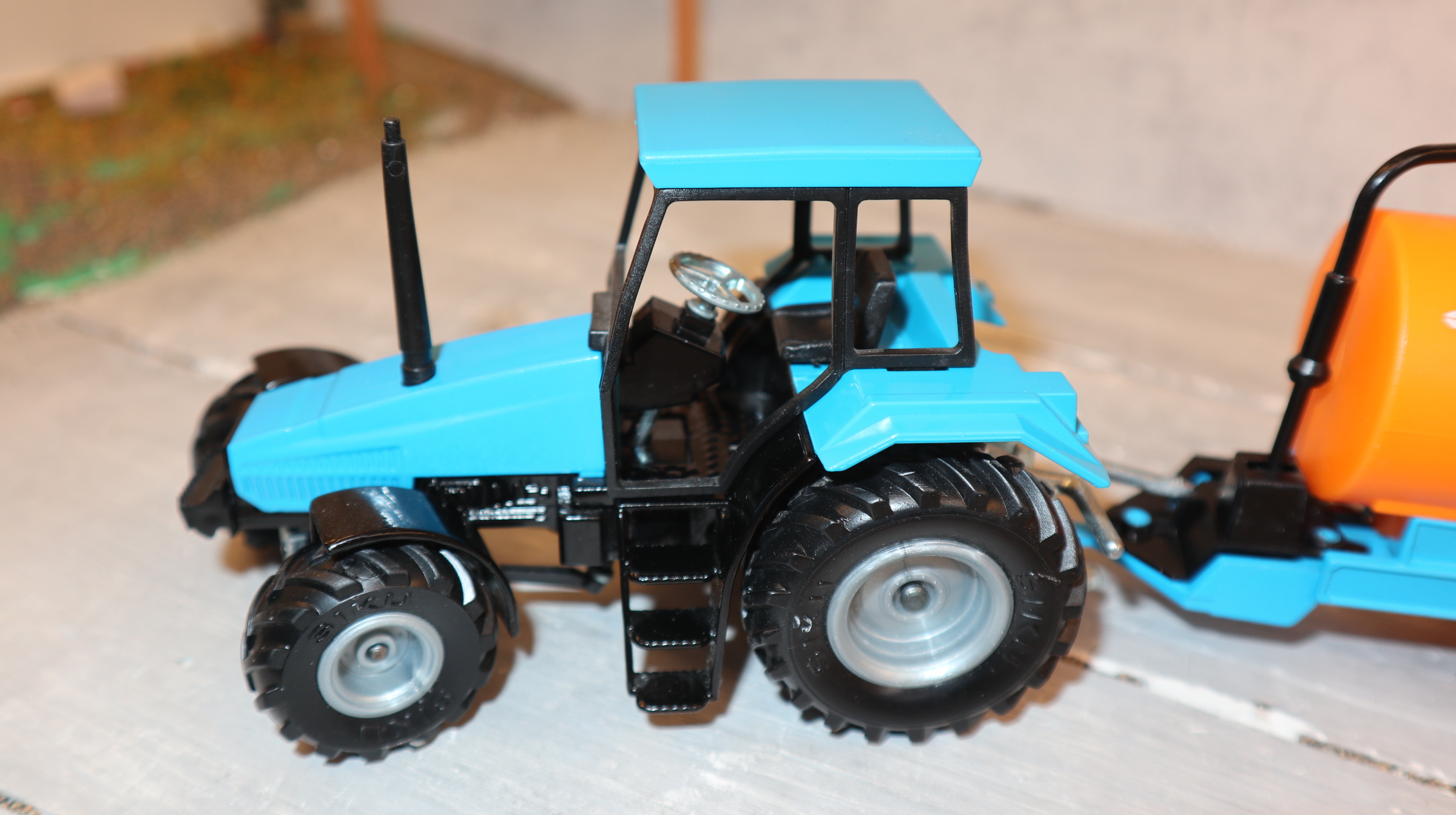 Siku 3752 in 1:32, Deutz-Fahr Agroxtra Sondermodell UPAT, NEU in OVP