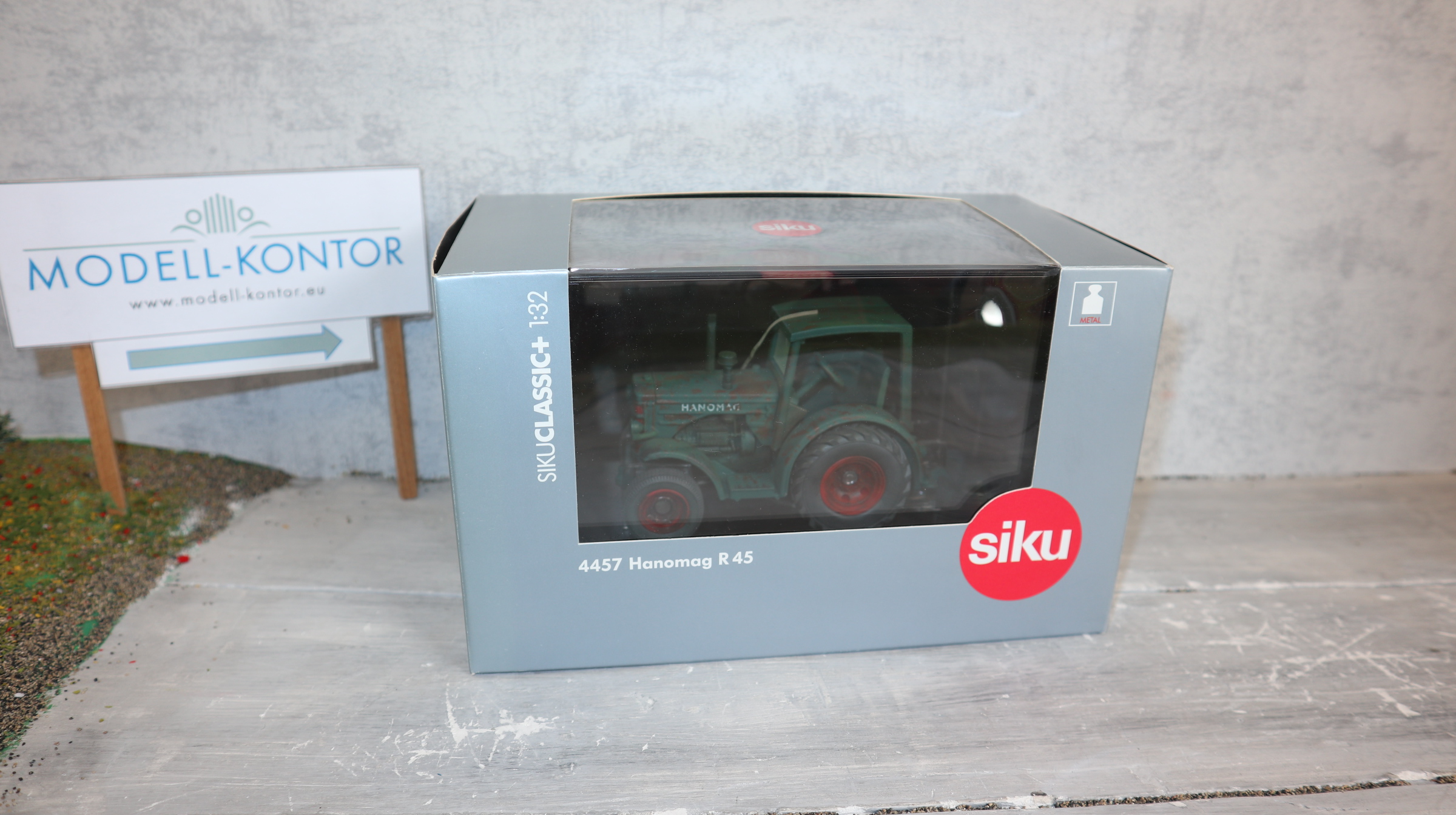 Siku 4457 in 1:32,  Classic+ gealtert, Hanomag R 45 Neu in OVP