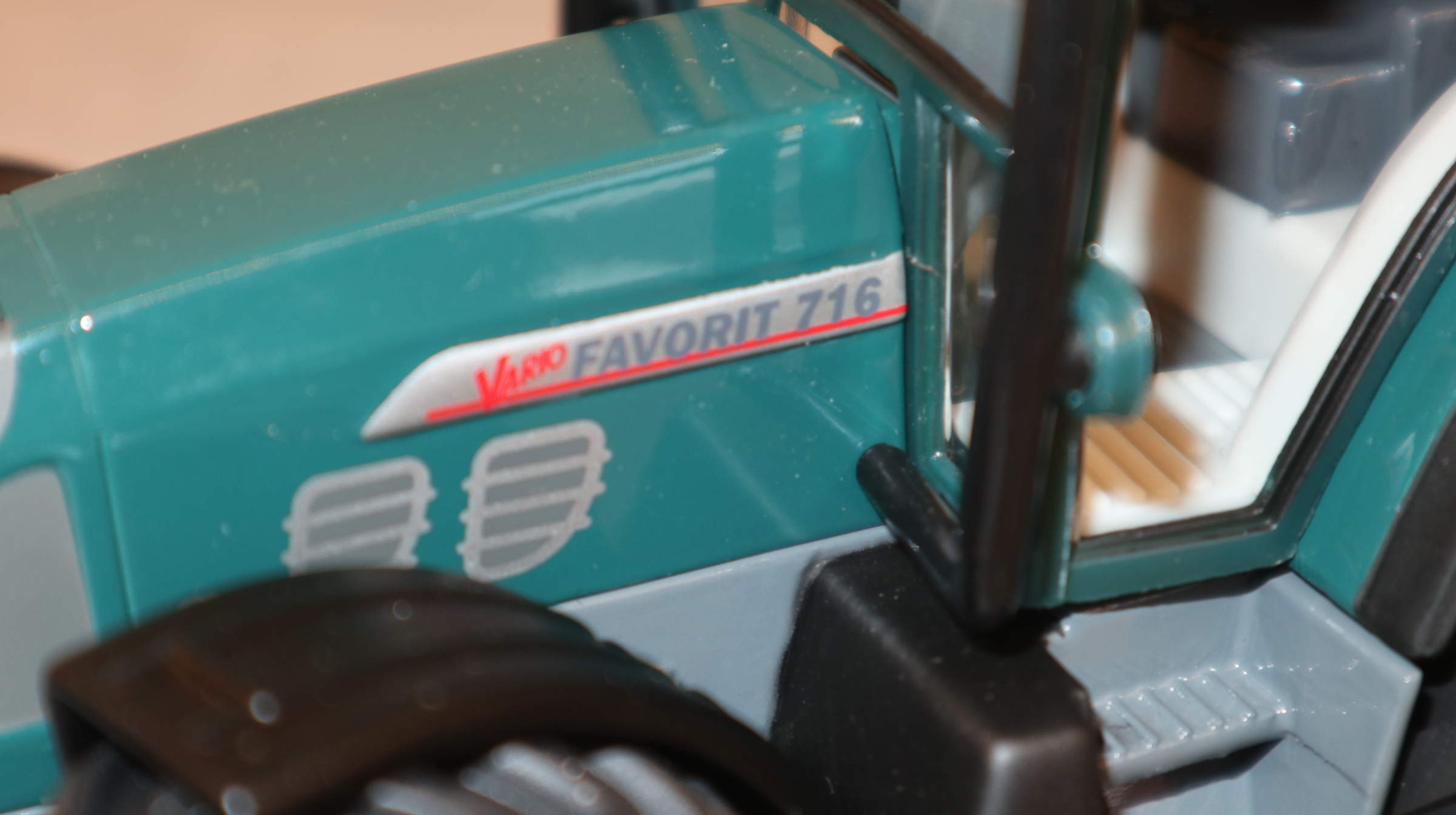 Siku 2965 in 1:32, Fendt 716 petrol Vorführschlepper, NEU in OVP