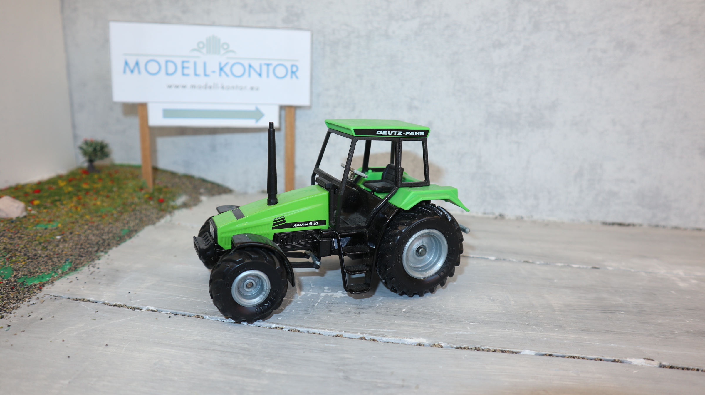 Siku 2863 in 1:32,   Deutz AGROTRON 6.07, TOP ohne OVP