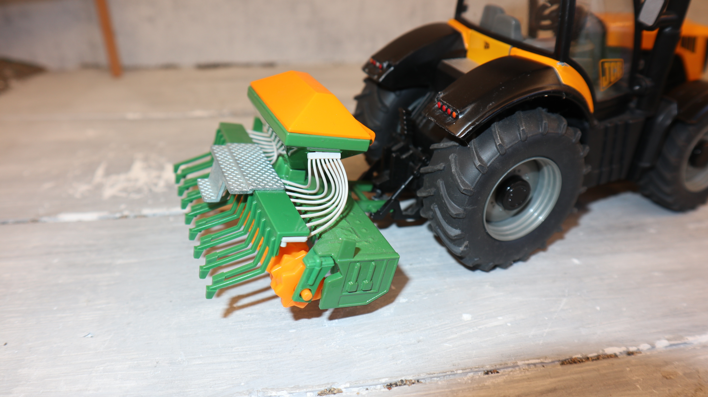 Siku 2261 in 1:32, Saatdrillmaschine, grün-orange, Neu in OVP