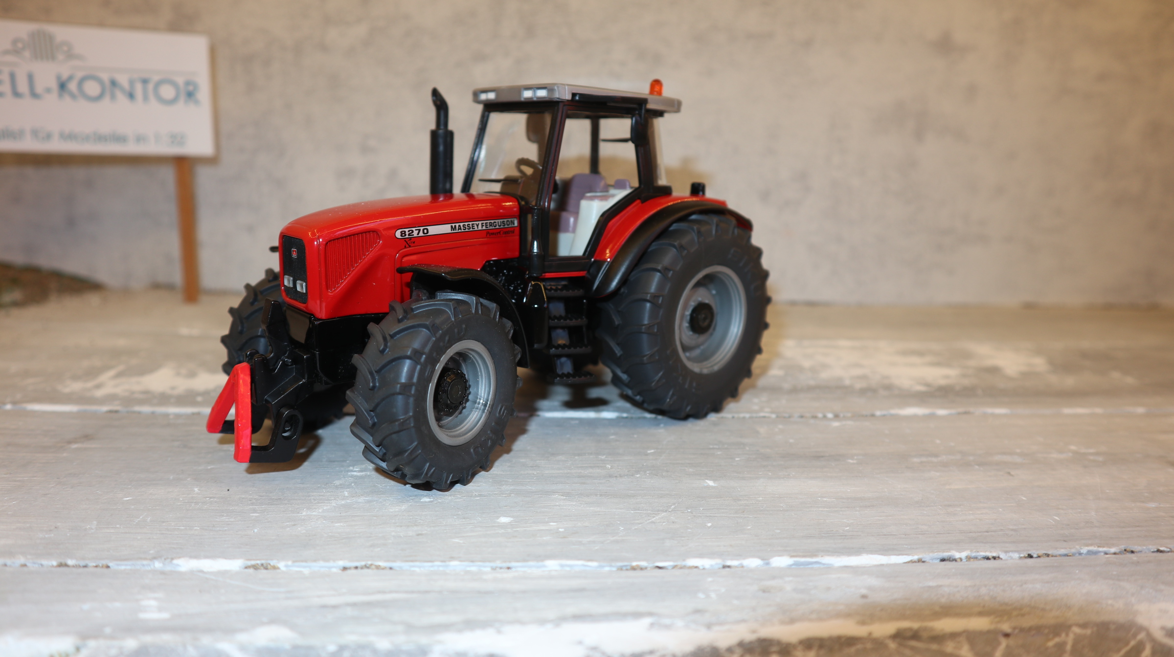 Siku 3251 in 1:32, Massey Ferguson 8270  LCN 2002, NEU in OVP