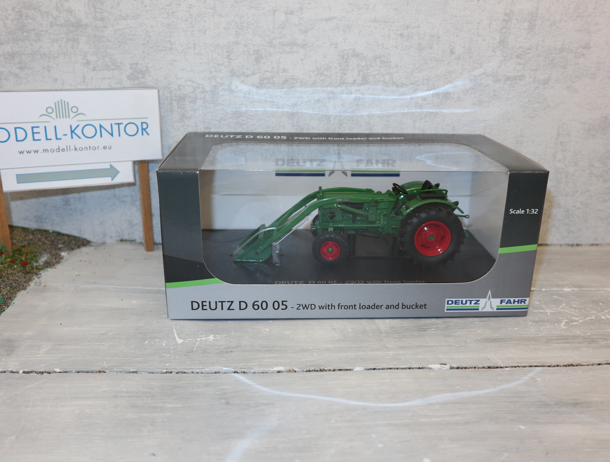 UH 5254 in 1:32  Deutz D60 05 2WD mit Frontlader,  NEU in OVP