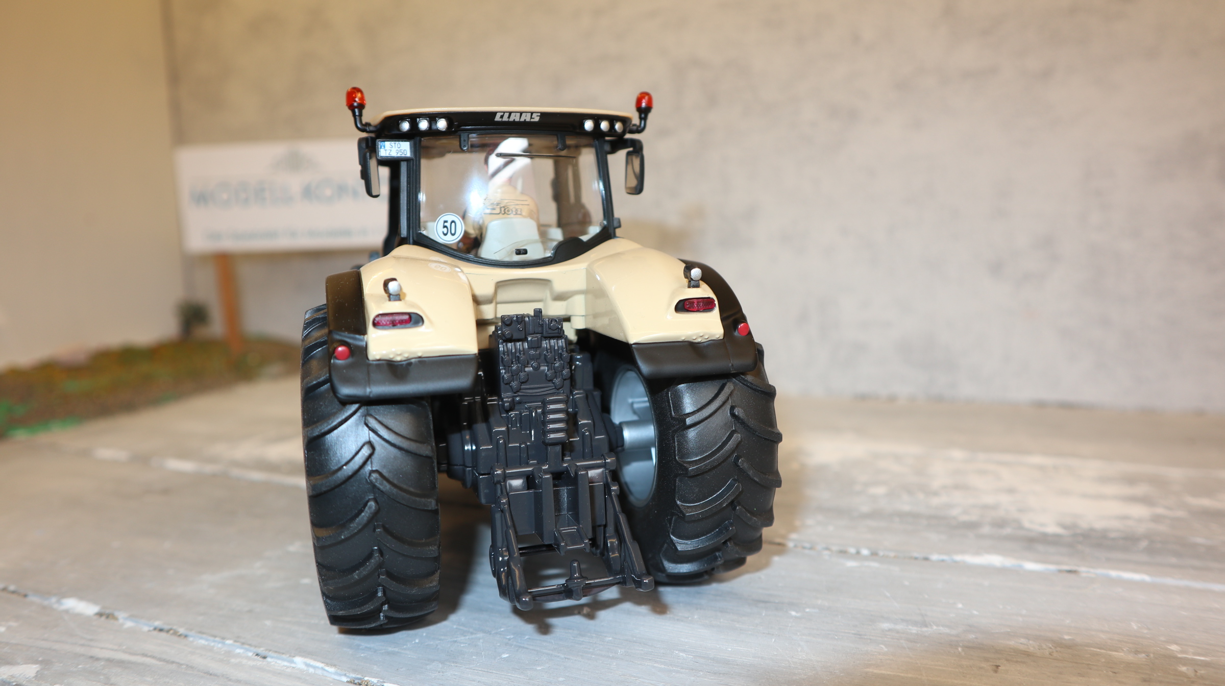 Siku 3280 in 1:32, Claas Axion 950 STOTZ beige, NEU in OVP
