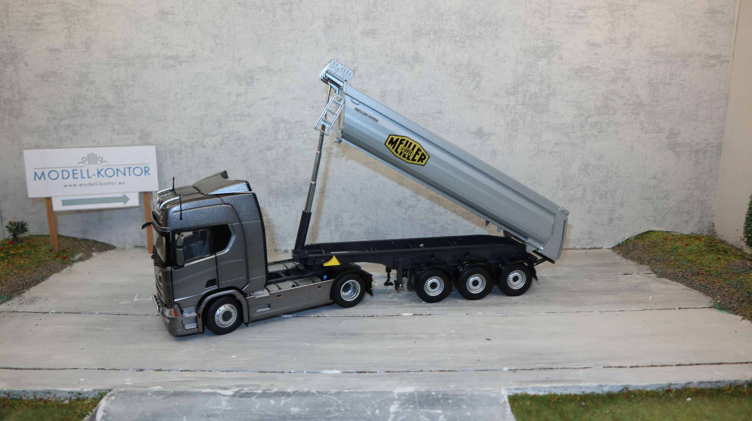 MarGe  2123-01 in 1:32,  MEILLER Kippmulde in silber, NEU in OVP