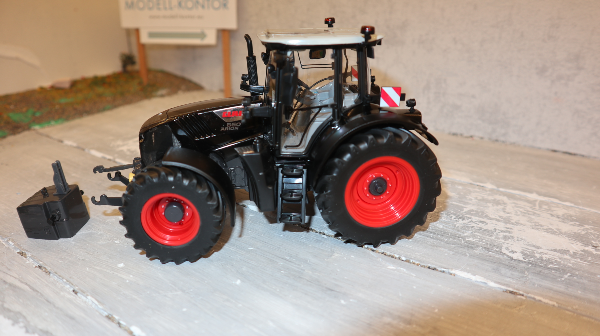 Wiking 02574720 in 1:32,  Claas Arion 660 Gunmetal Black, NEU in OVP
