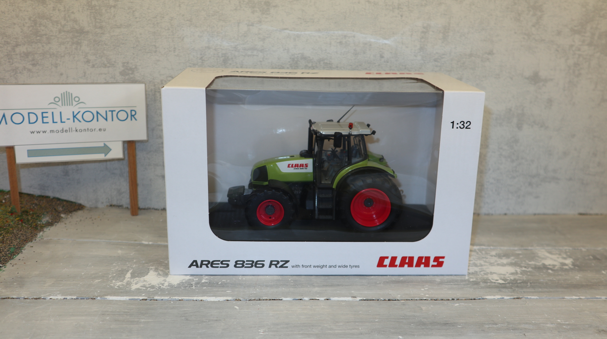 Universal Hobbies UH in 1:32,  Claas Ares 836 RZ + Frontgewicht und Breitreifen