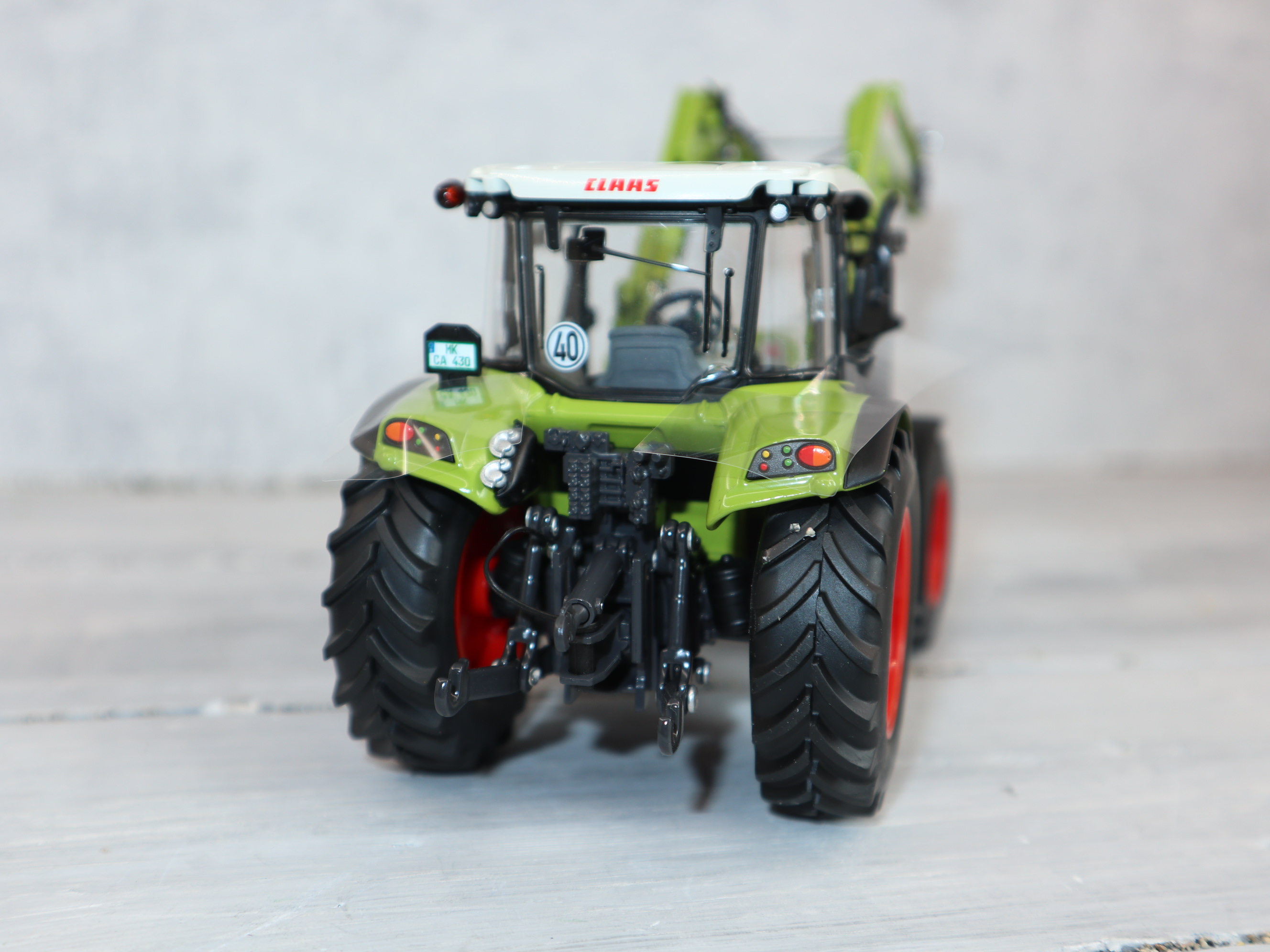 Wiking 0700010 1:32 Claas ARION 430 FL 120 mit wechselbarem Frontlader