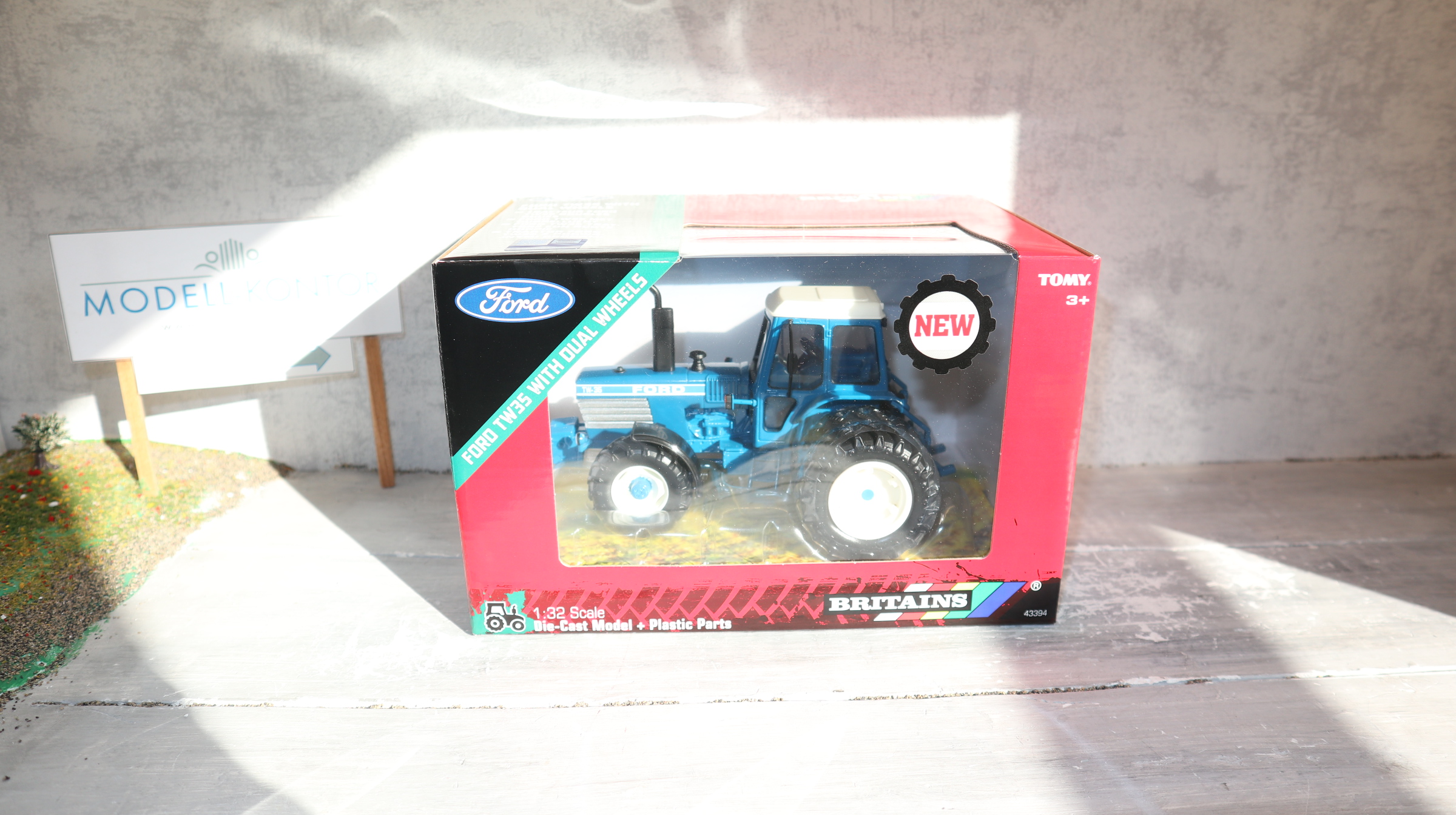 Britains 43394 in 1:32,  Ford TW35 Zwillingsräder, NEU in OVP